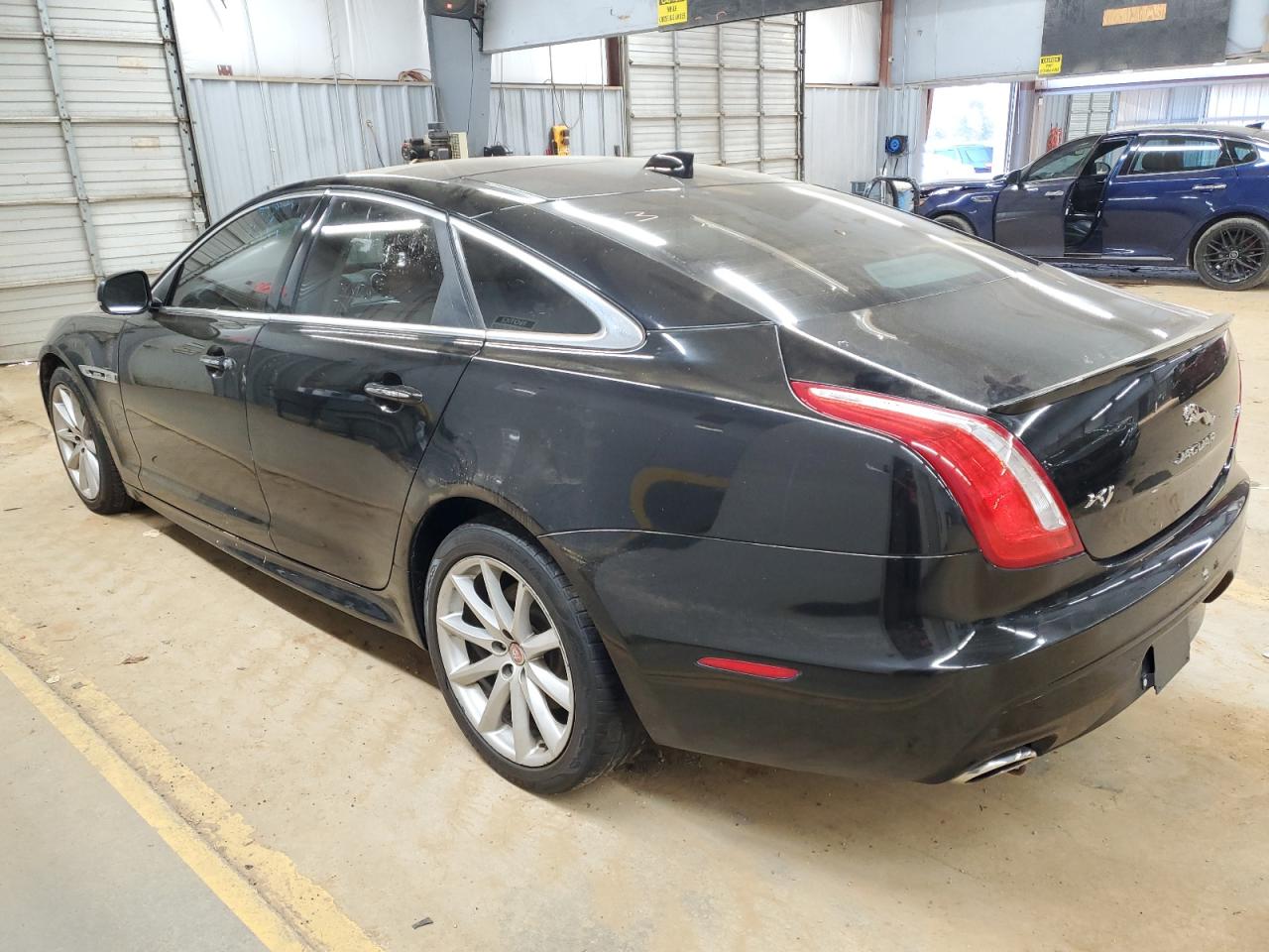 VIN SAJWA1C73G8V93601 2016 JAGUAR XJ no.2