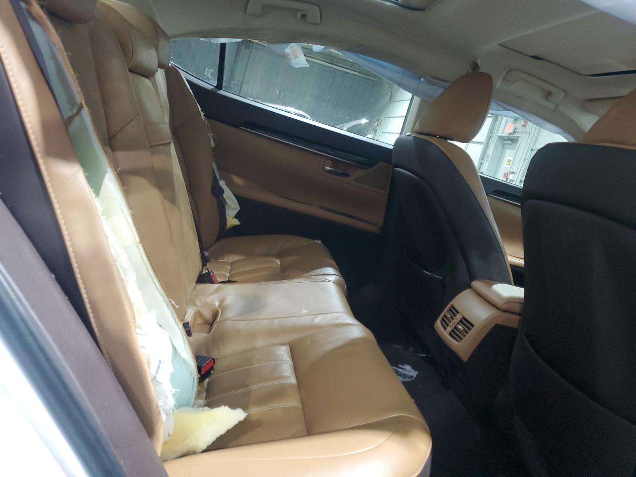 2017 Lexus ES - Image 10