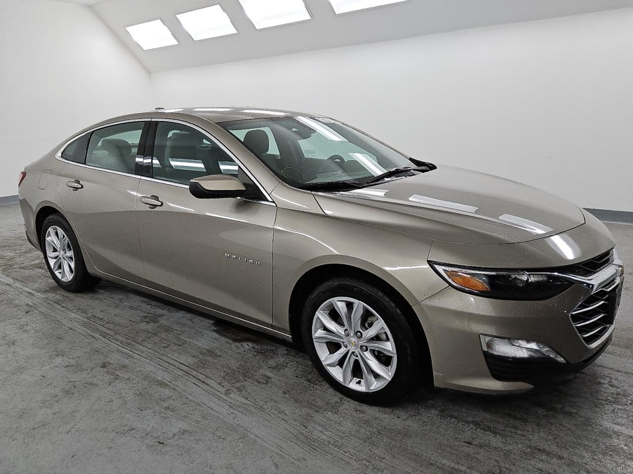 2022 Chevrolet Malibu - Image 4