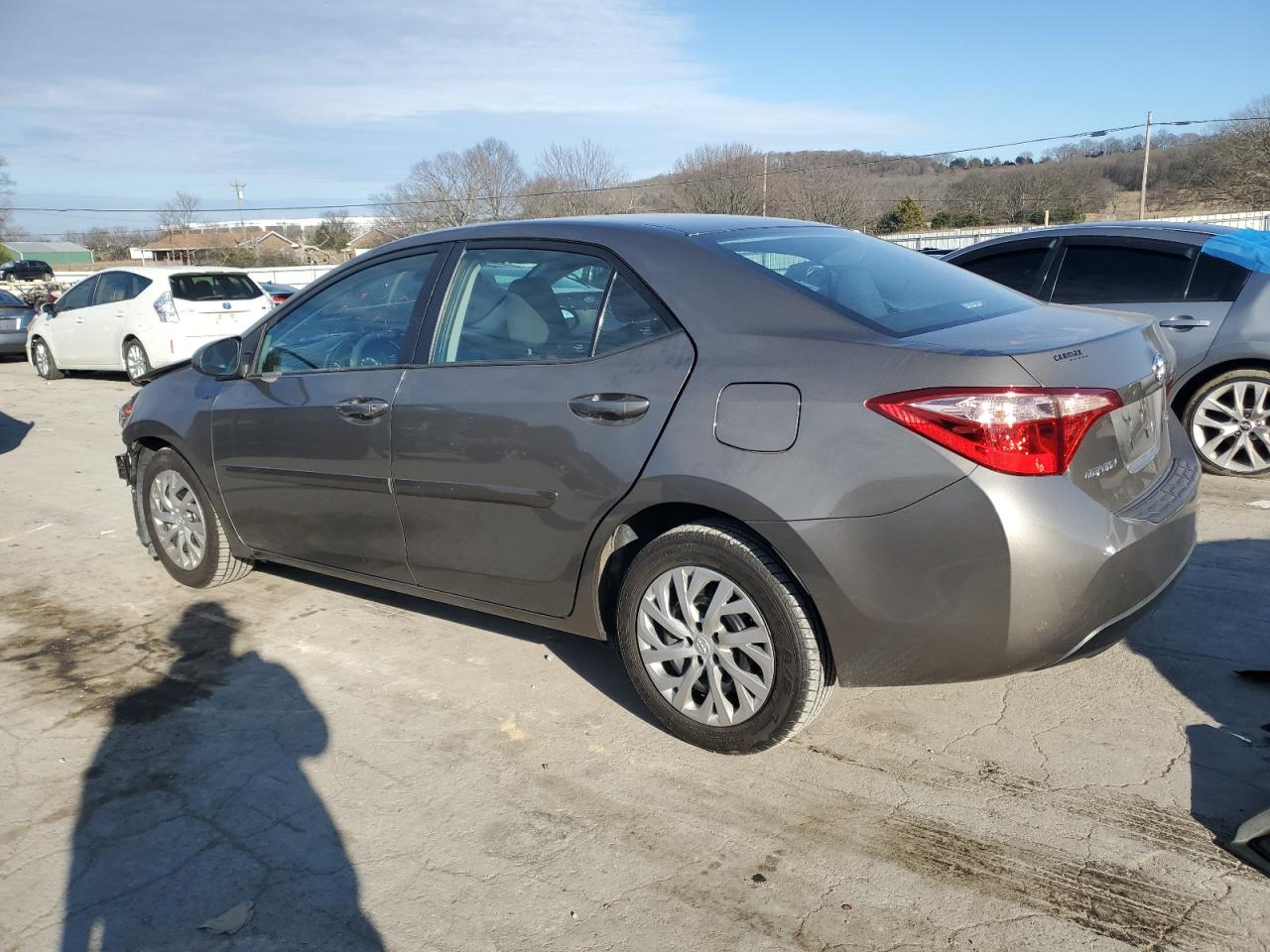 VIN 2T1BURHE1JC039169 2018 TOYOTA COROLLA no.2