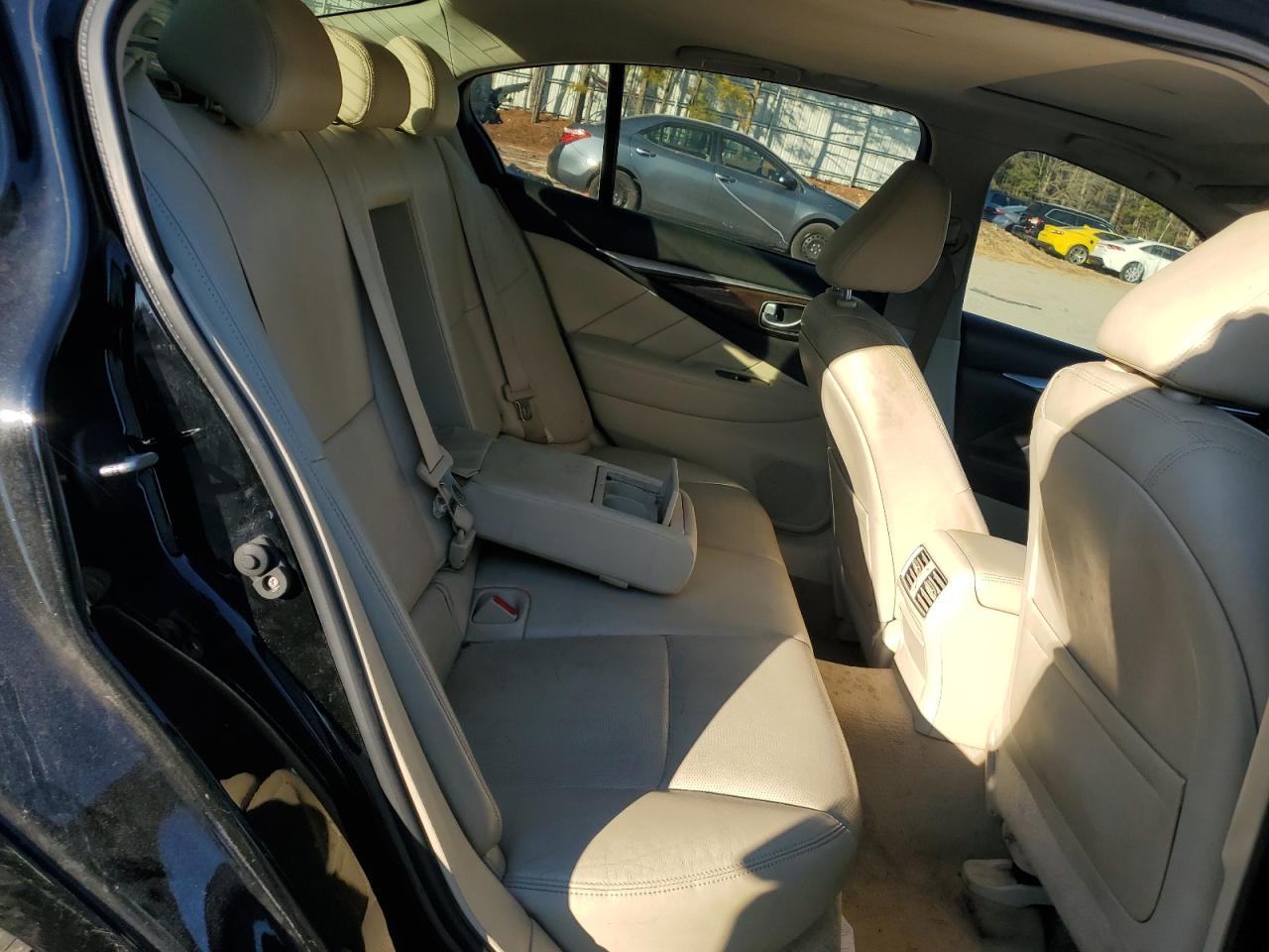 2015 Infiniti Q50 - Image 10