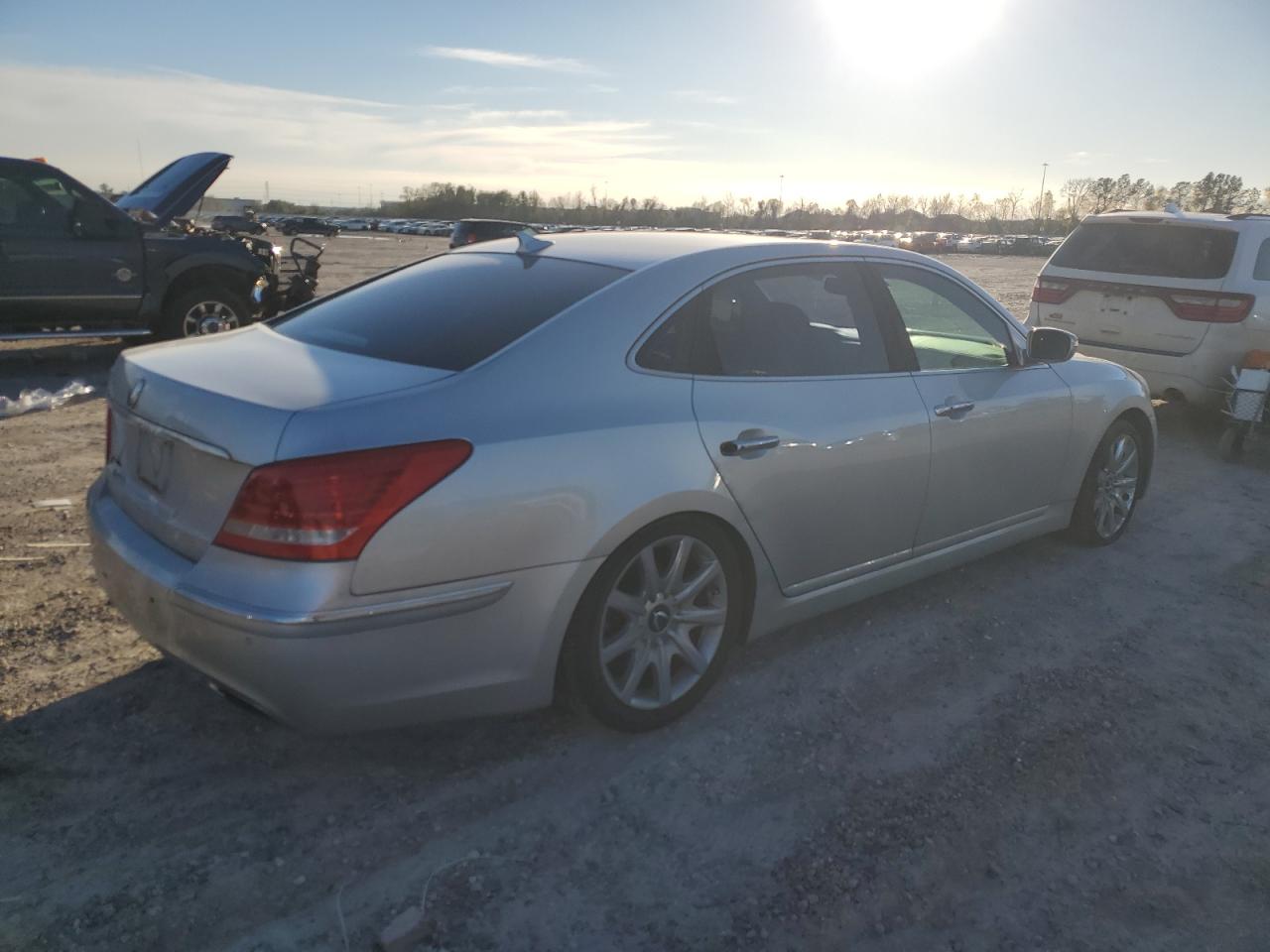 2013 Hyundai Equus - Image 3