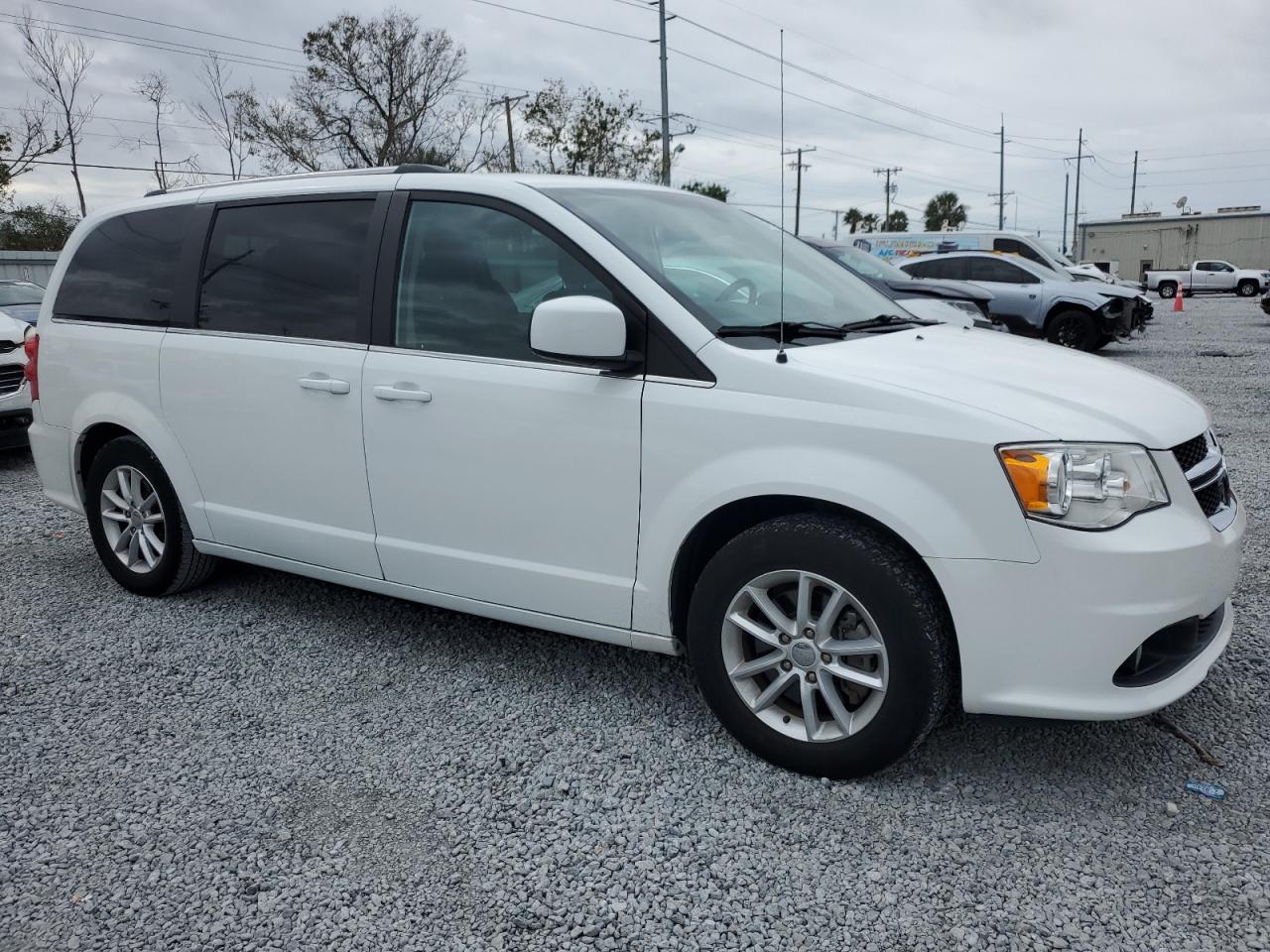 2019 Dodge Caravan - Image 4