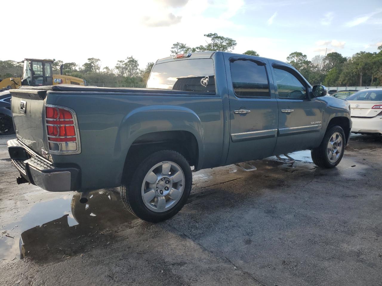 2011 GMC Sierra - Image 3