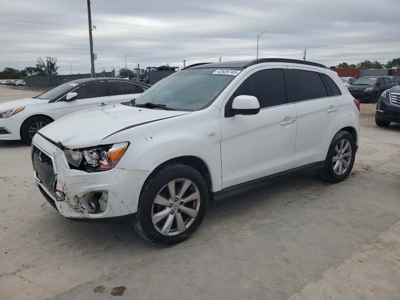 2013 Mitsubishi Outlander - Image 1