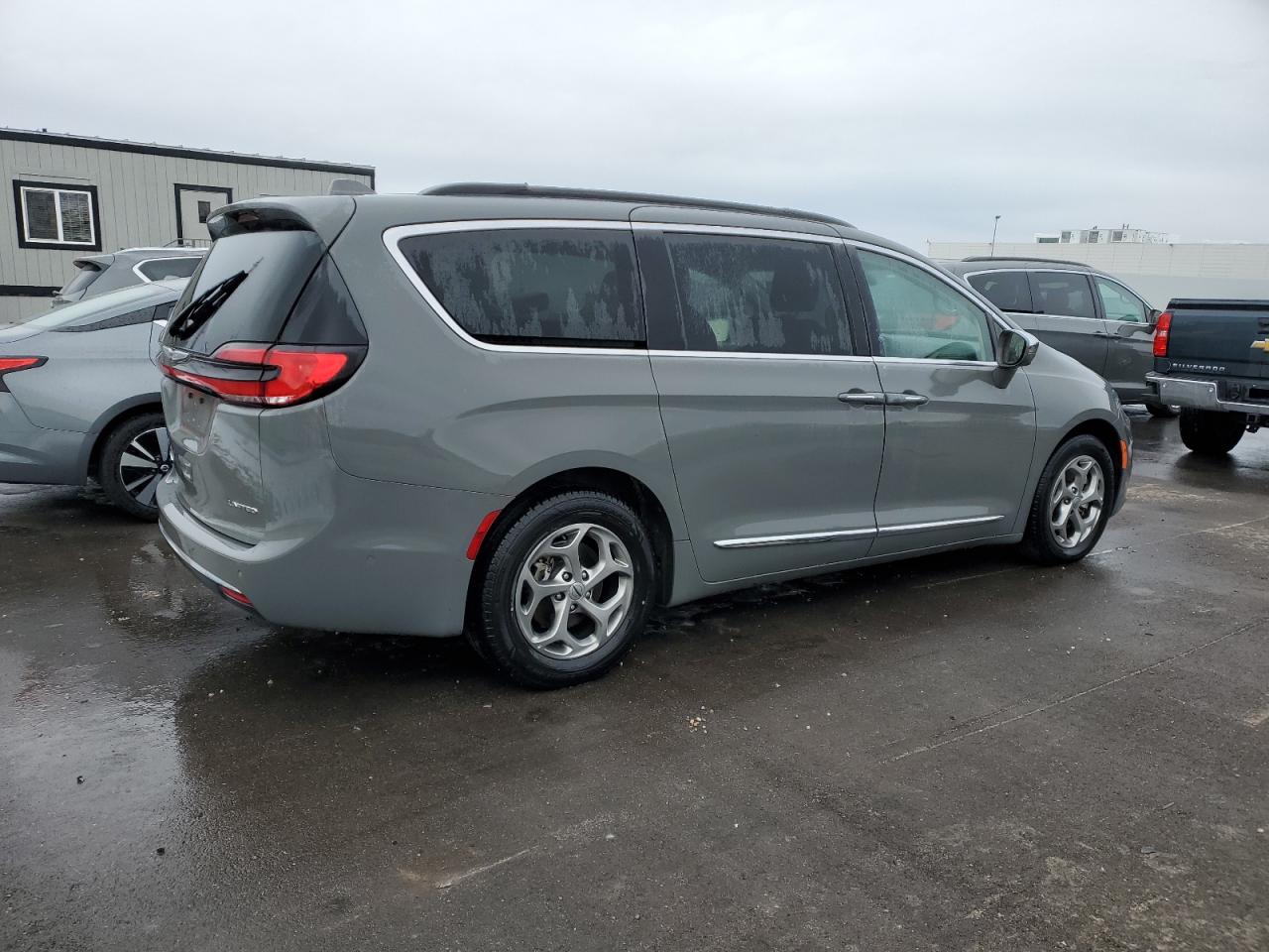 2022 Chrysler Pacifica - Image 3