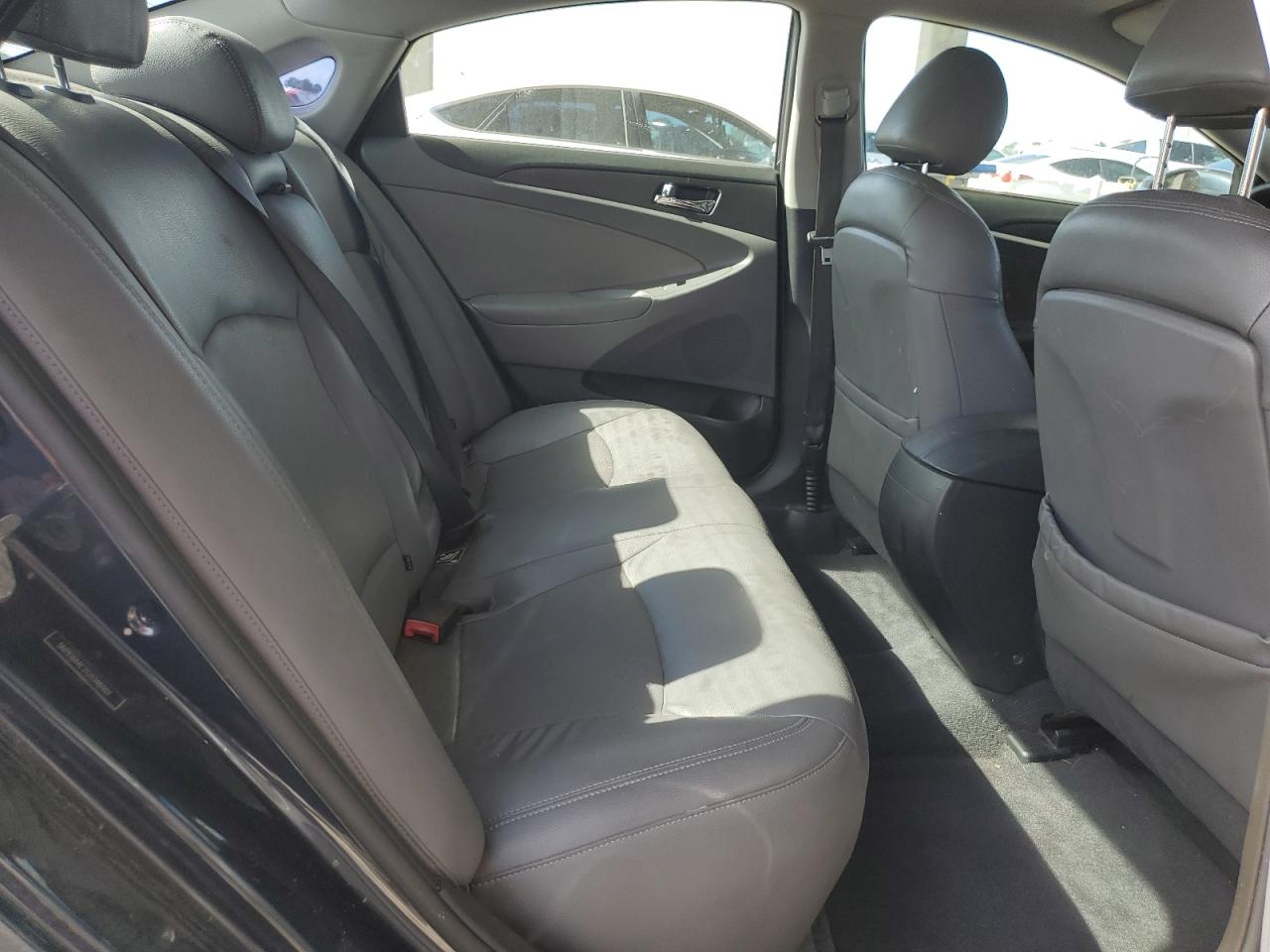 2012 Hyundai Sonata - Image 10