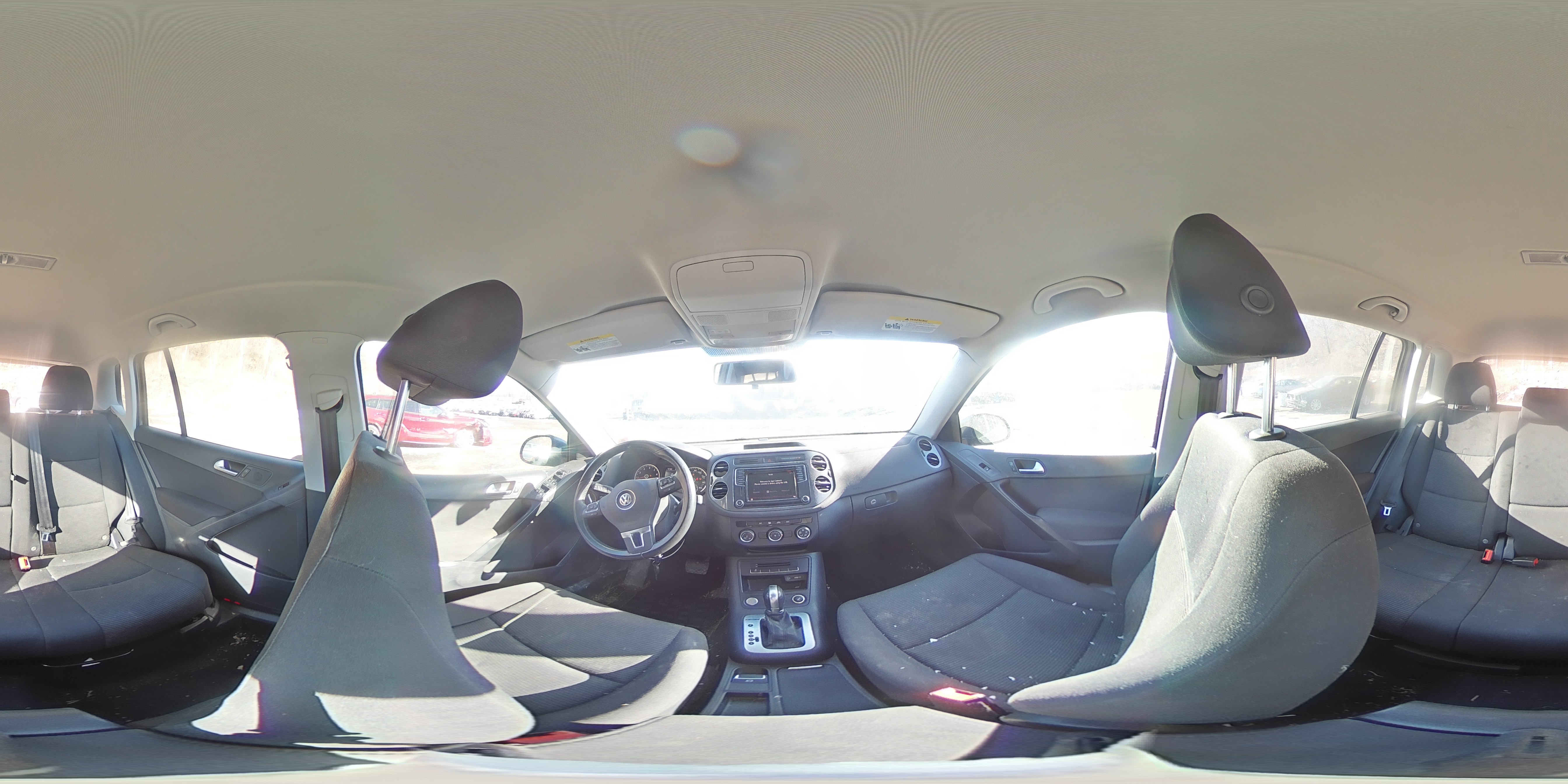 2018 Volkswagen Tiguan - Image 14