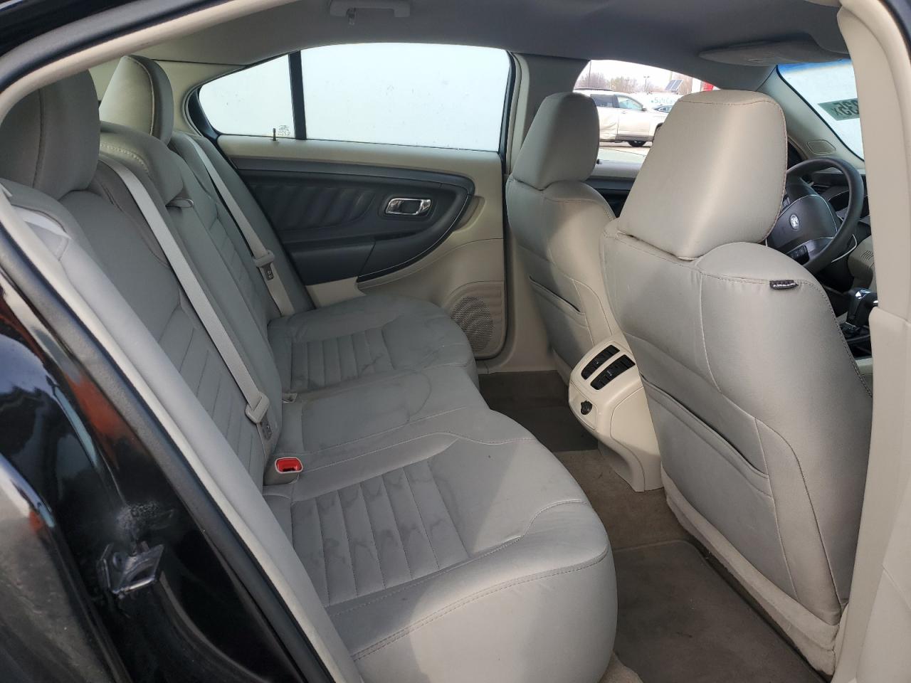 2011 Ford Taurus - Image 11