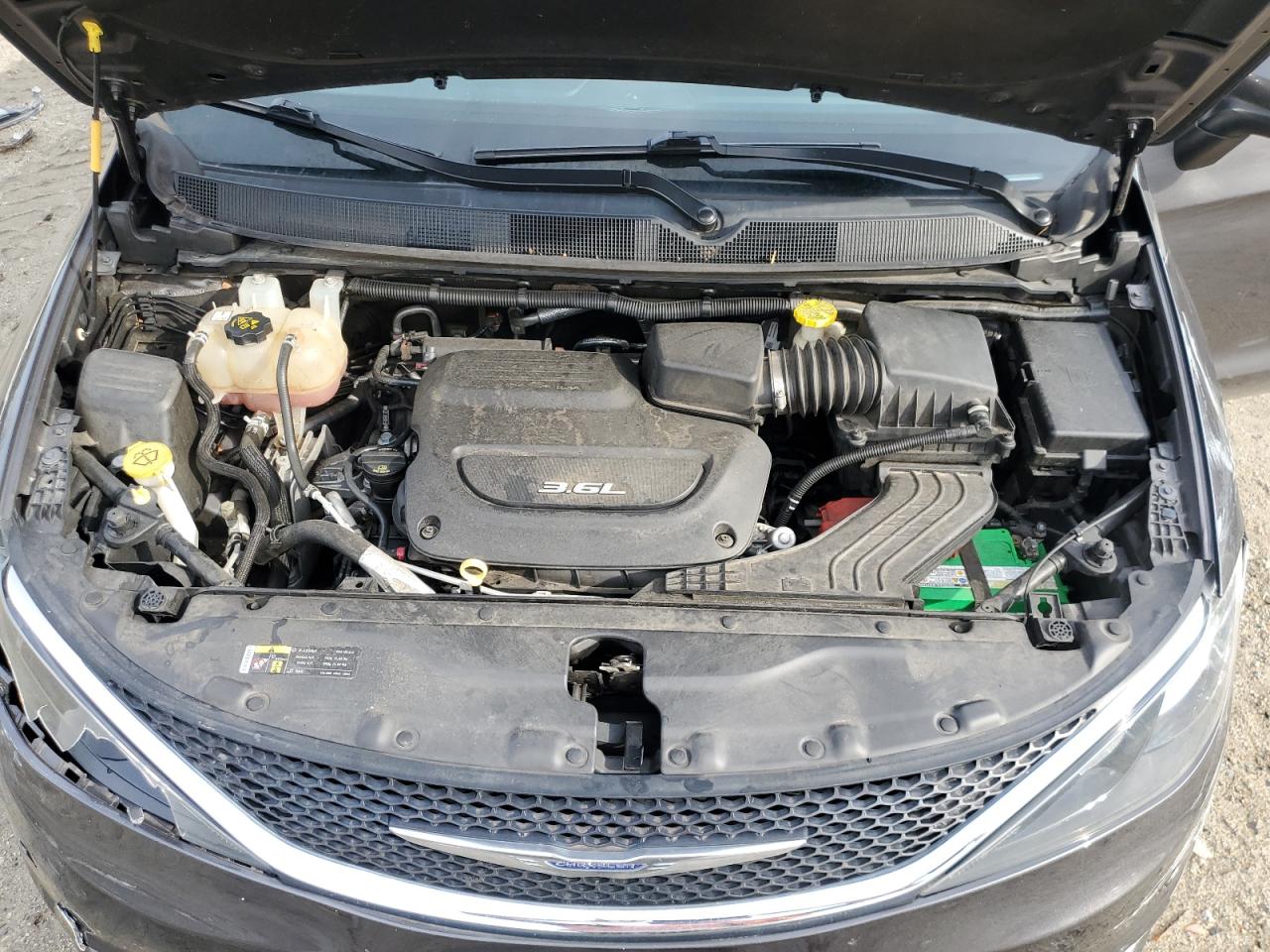 2017 Chrysler Pacifica - Image 12