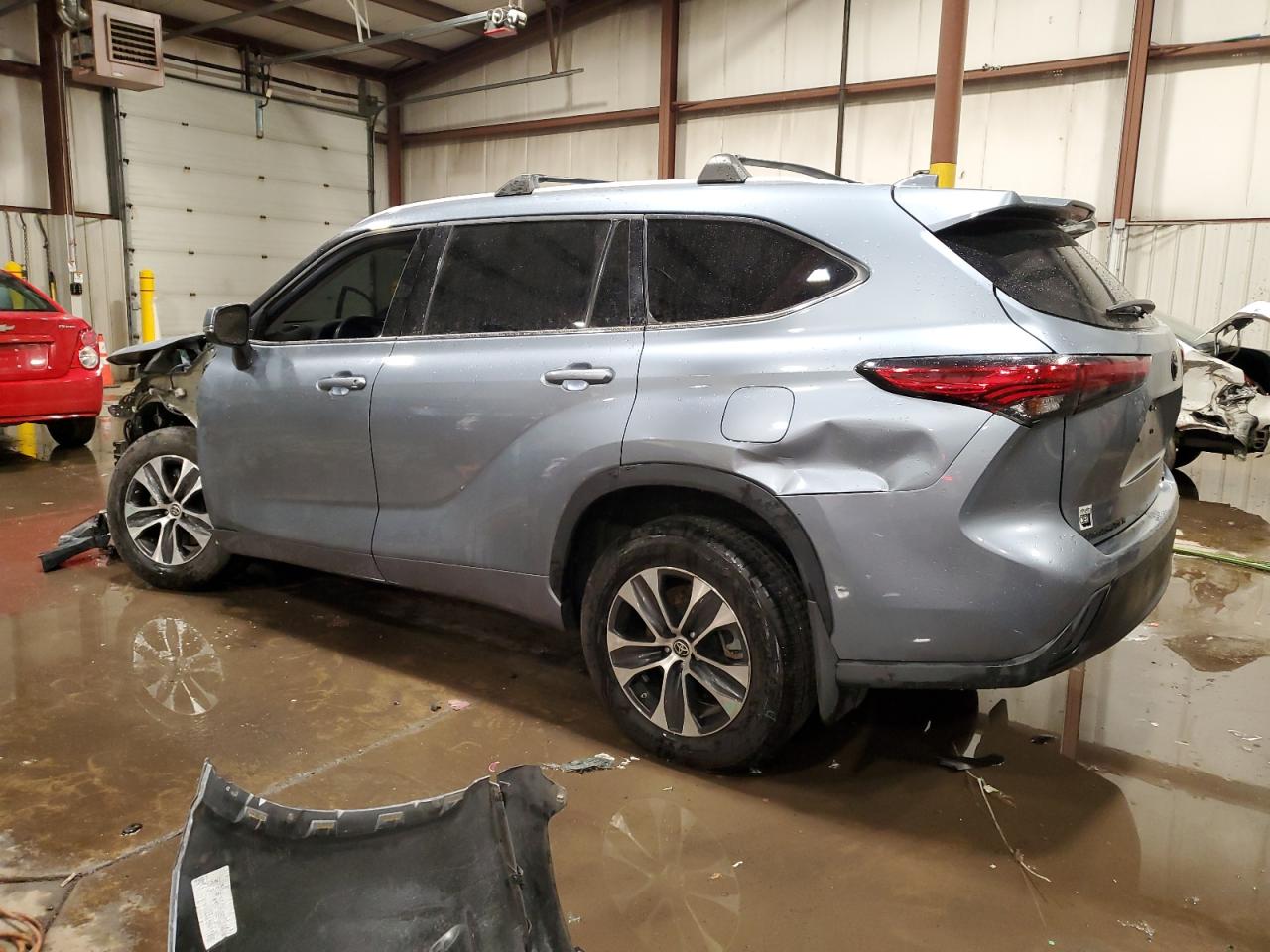 2022 Toyota Highlander - Image 2