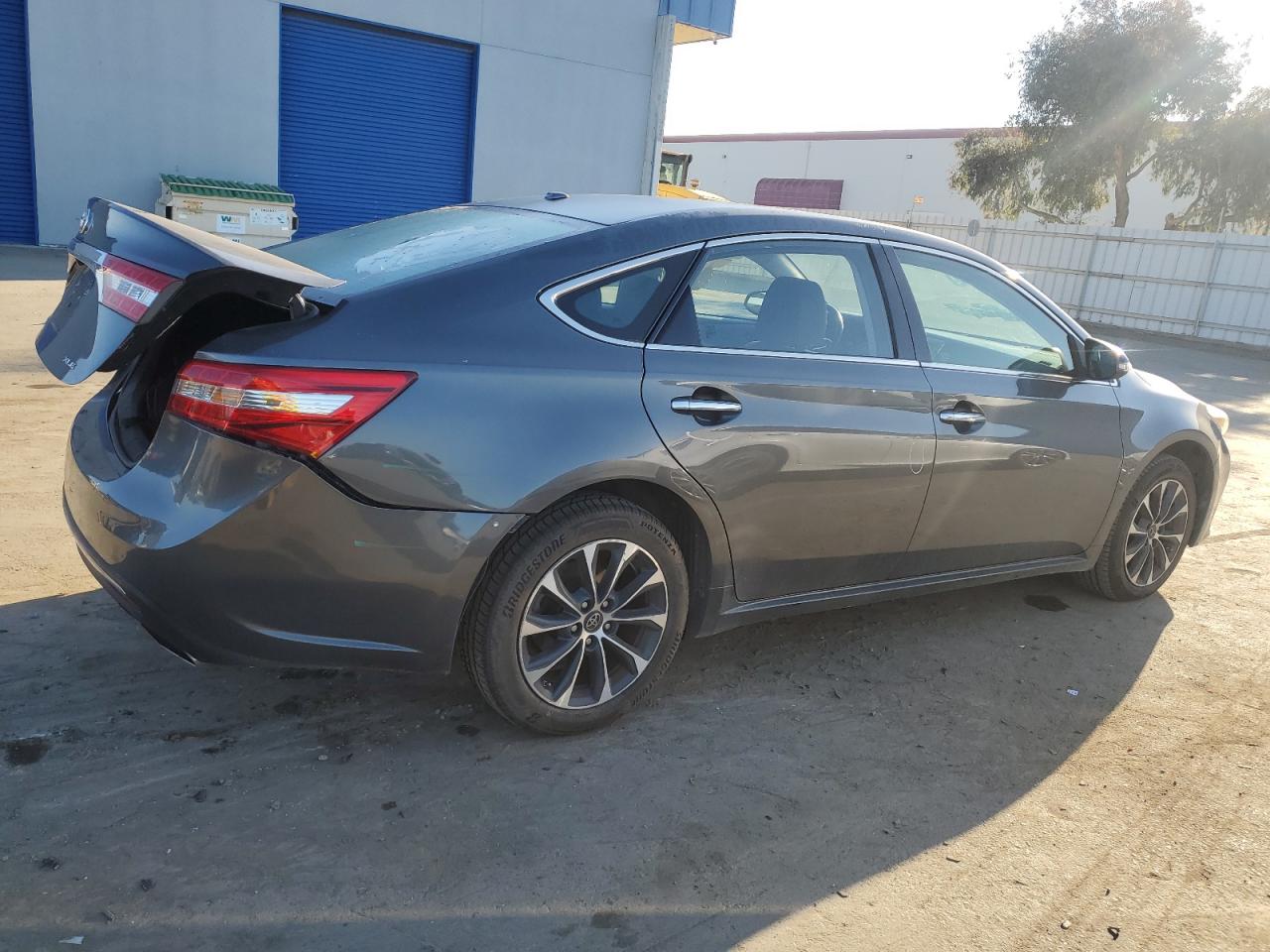 2016 Toyota Avalon - Image 3