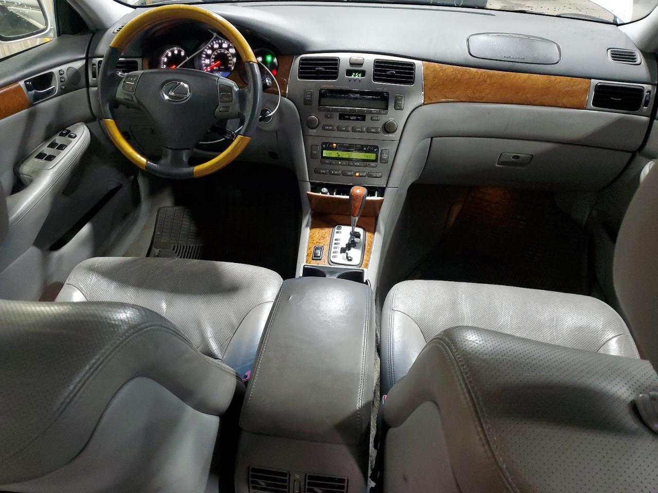 2005 Lexus ES - Image 8