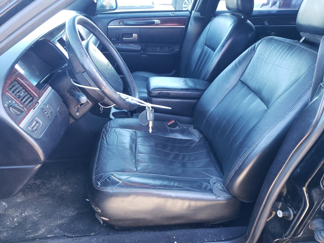 2005 Lincoln Town Car - Image 7