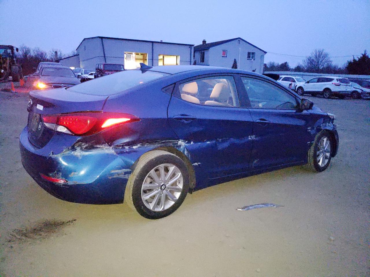 2014 Hyundai Elantra - Image 3