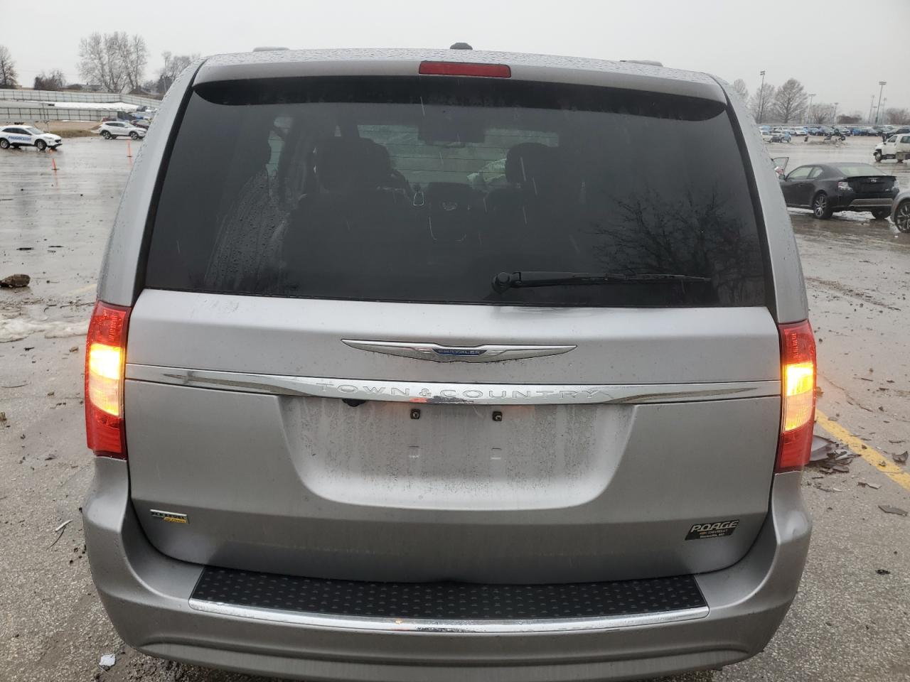 2016 Chrysler Town & Country - Image 6