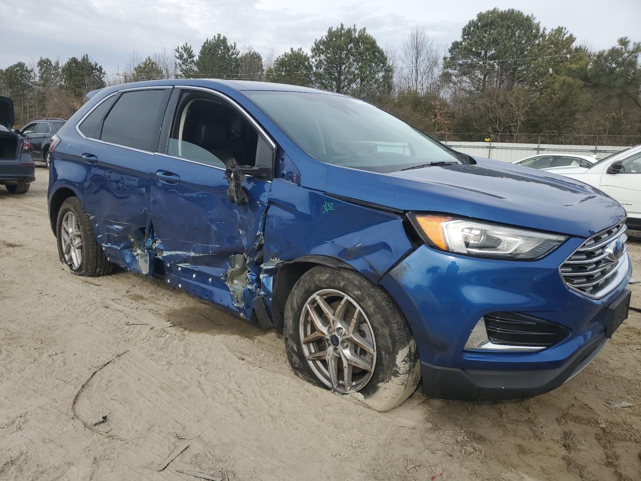 2022 Ford Edge - Image 4