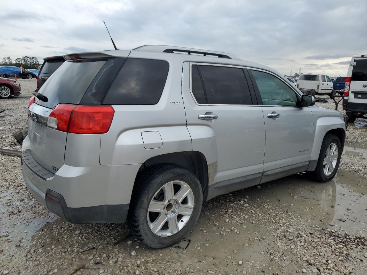 2010 GMC Terrain - Image 3