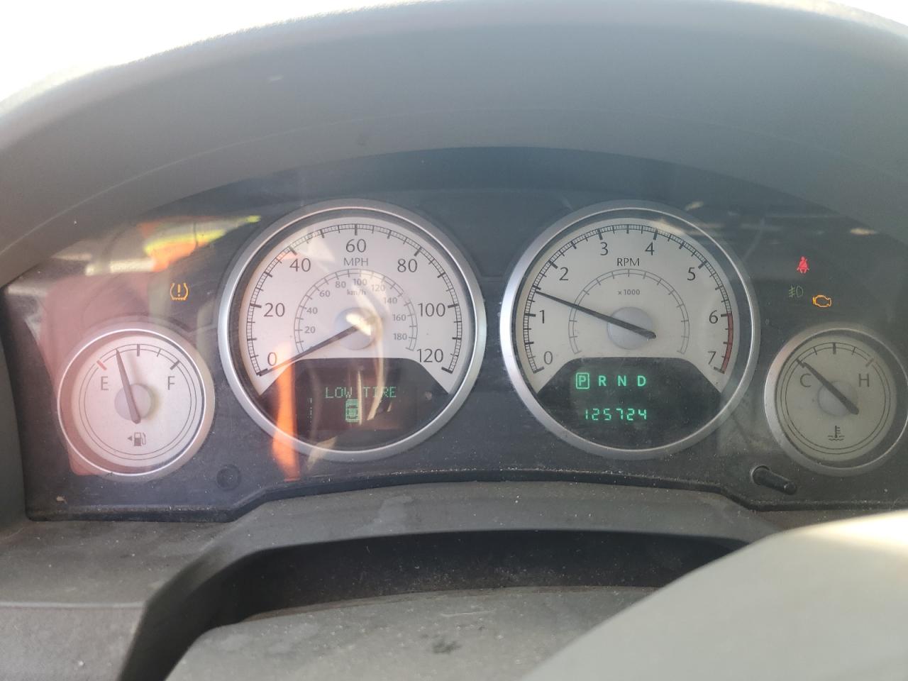 2010 Chrysler Town & Country - Image 9