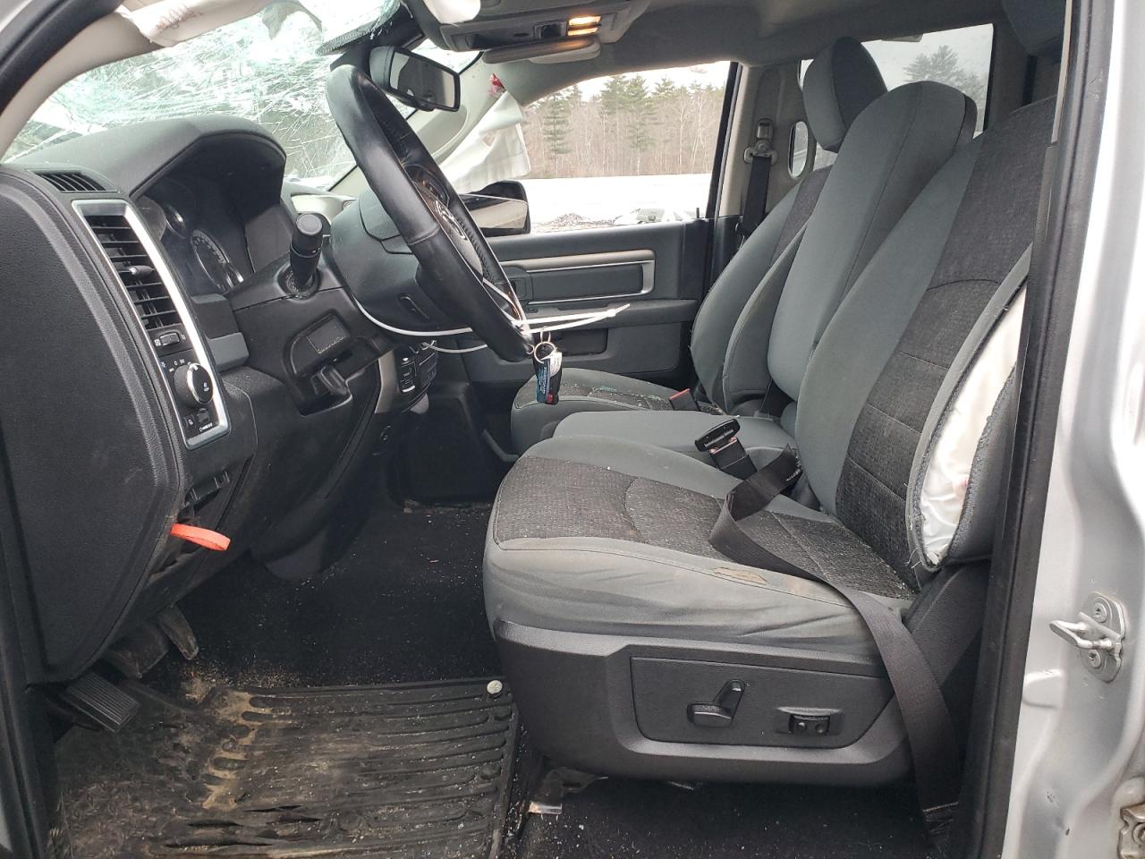 2015 RAM 1500 - Image 7