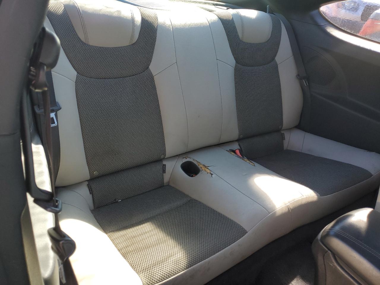 2014 Hyundai Genesis - Image 10