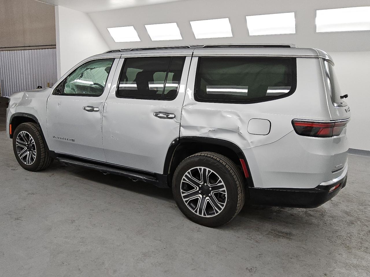 2022 Jeep Grand Wagoneer - Image 2