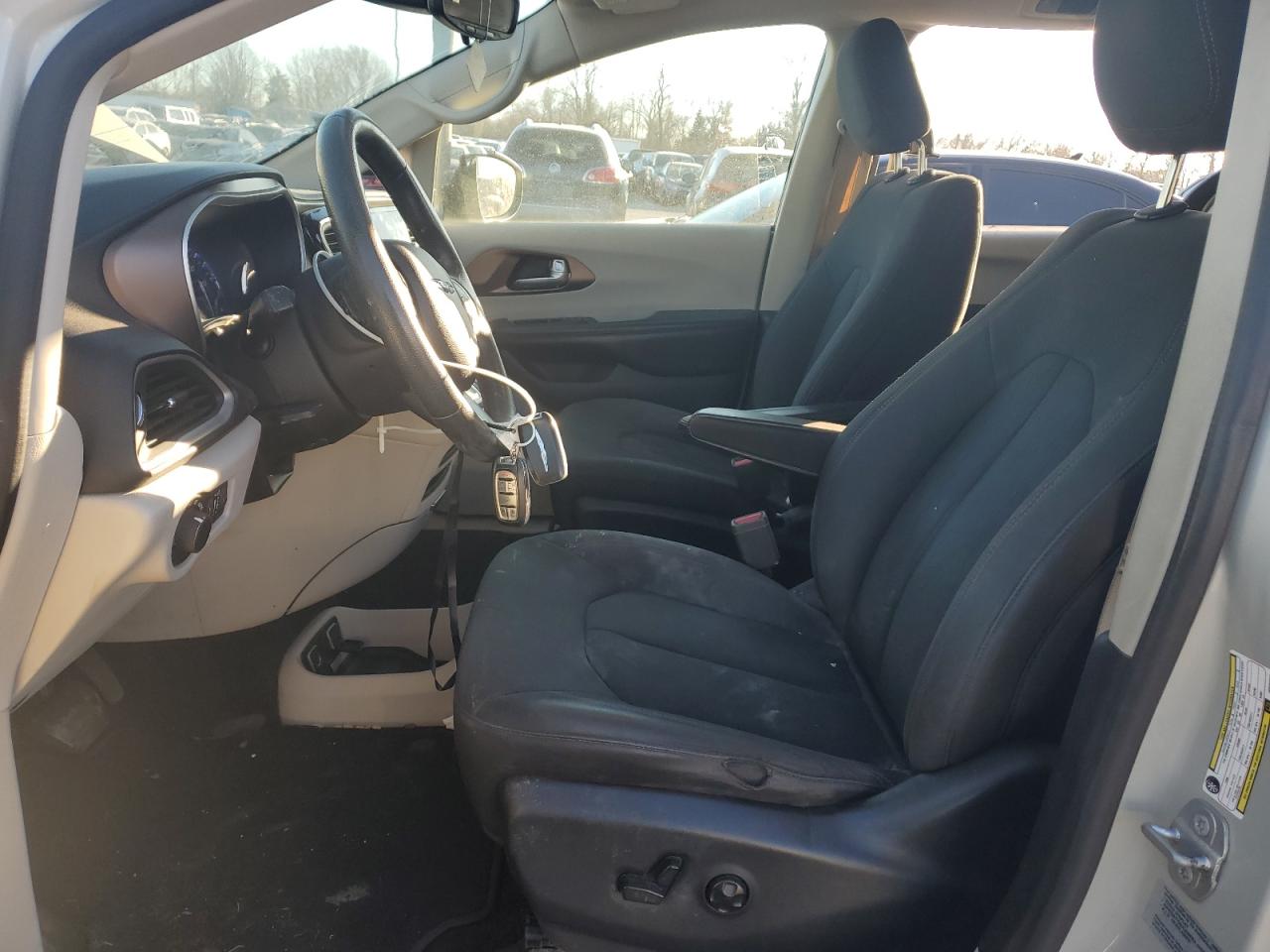 2017 Chrysler Pacifica - Image 7