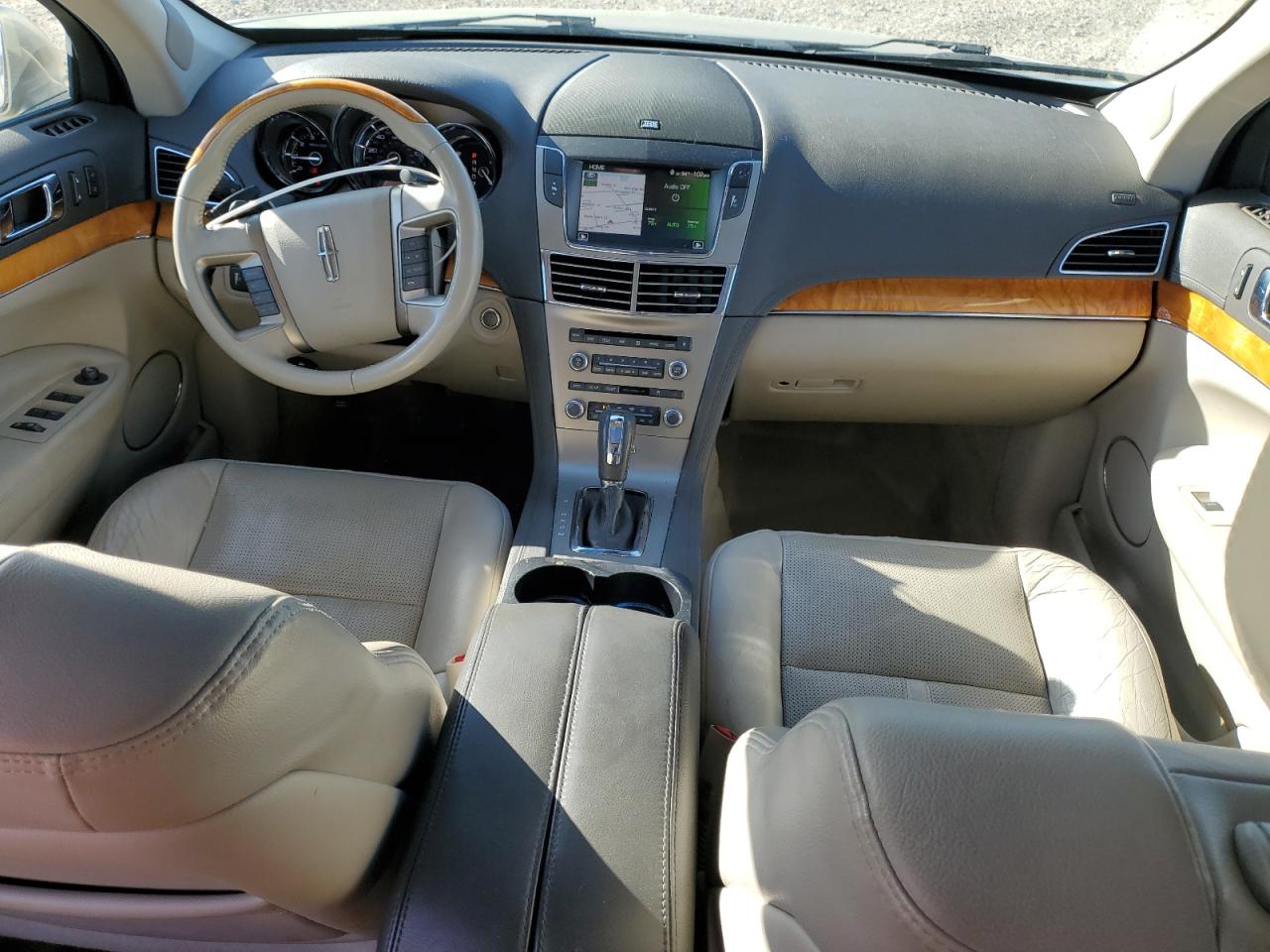 2011 Lincoln MKT - Image 8