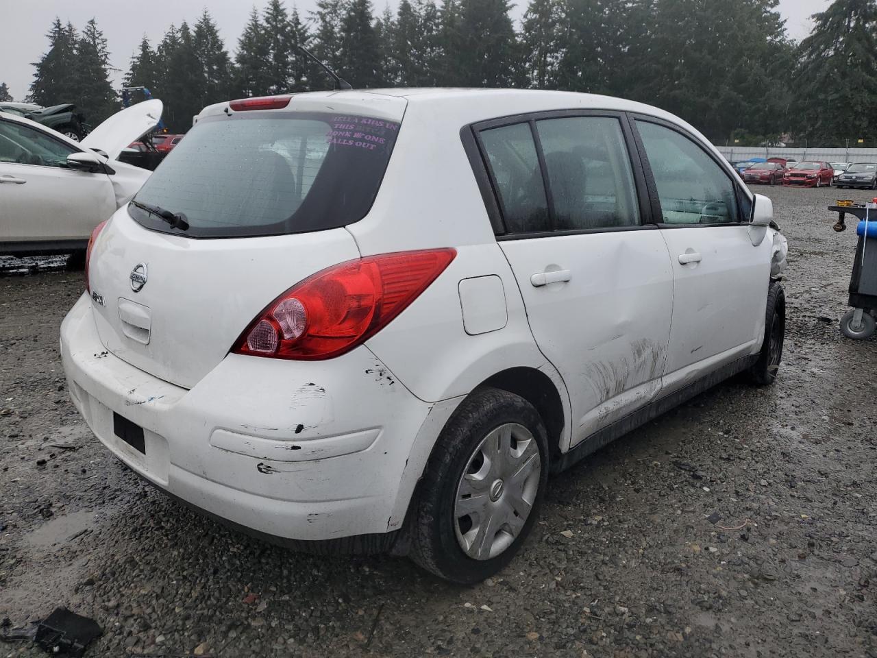 2011 Nissan Versa - Image 3