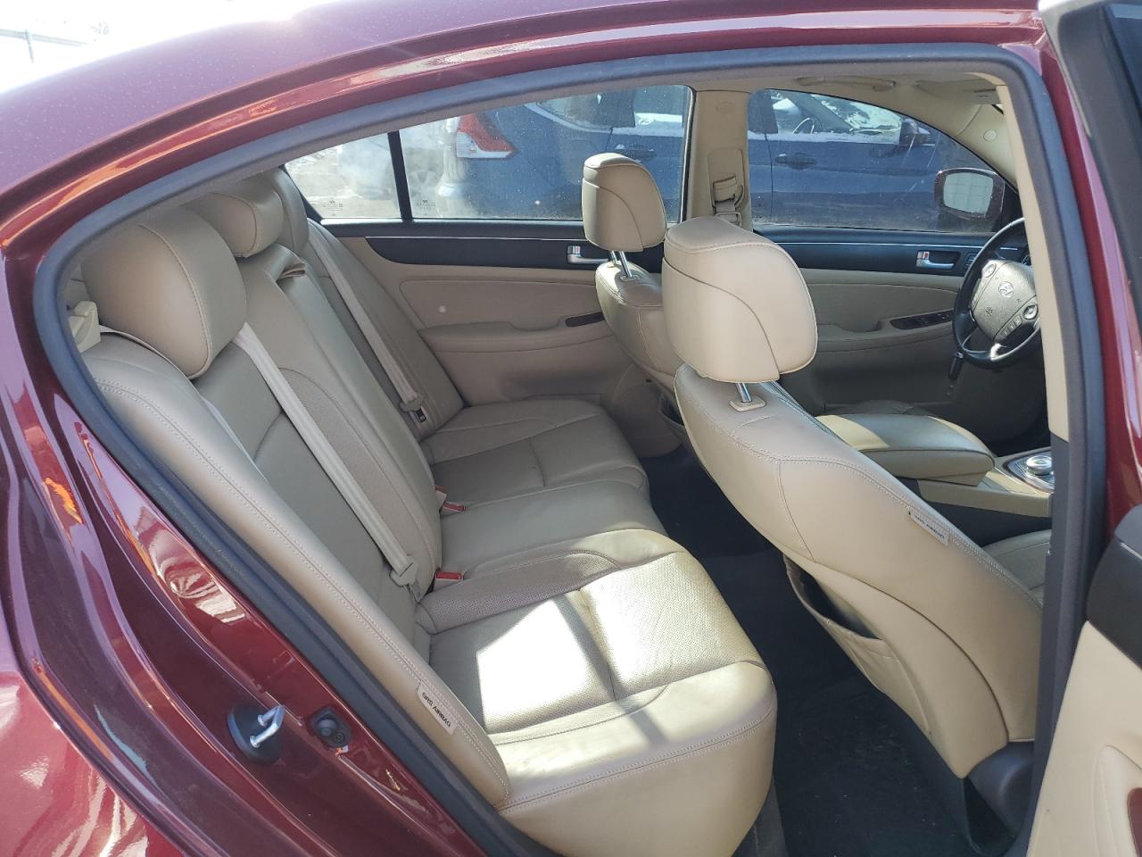 2013 Hyundai Genesis - Image 10