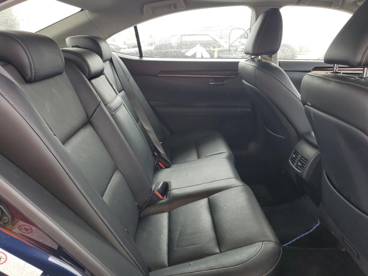 2015 Lexus ES - Image 10