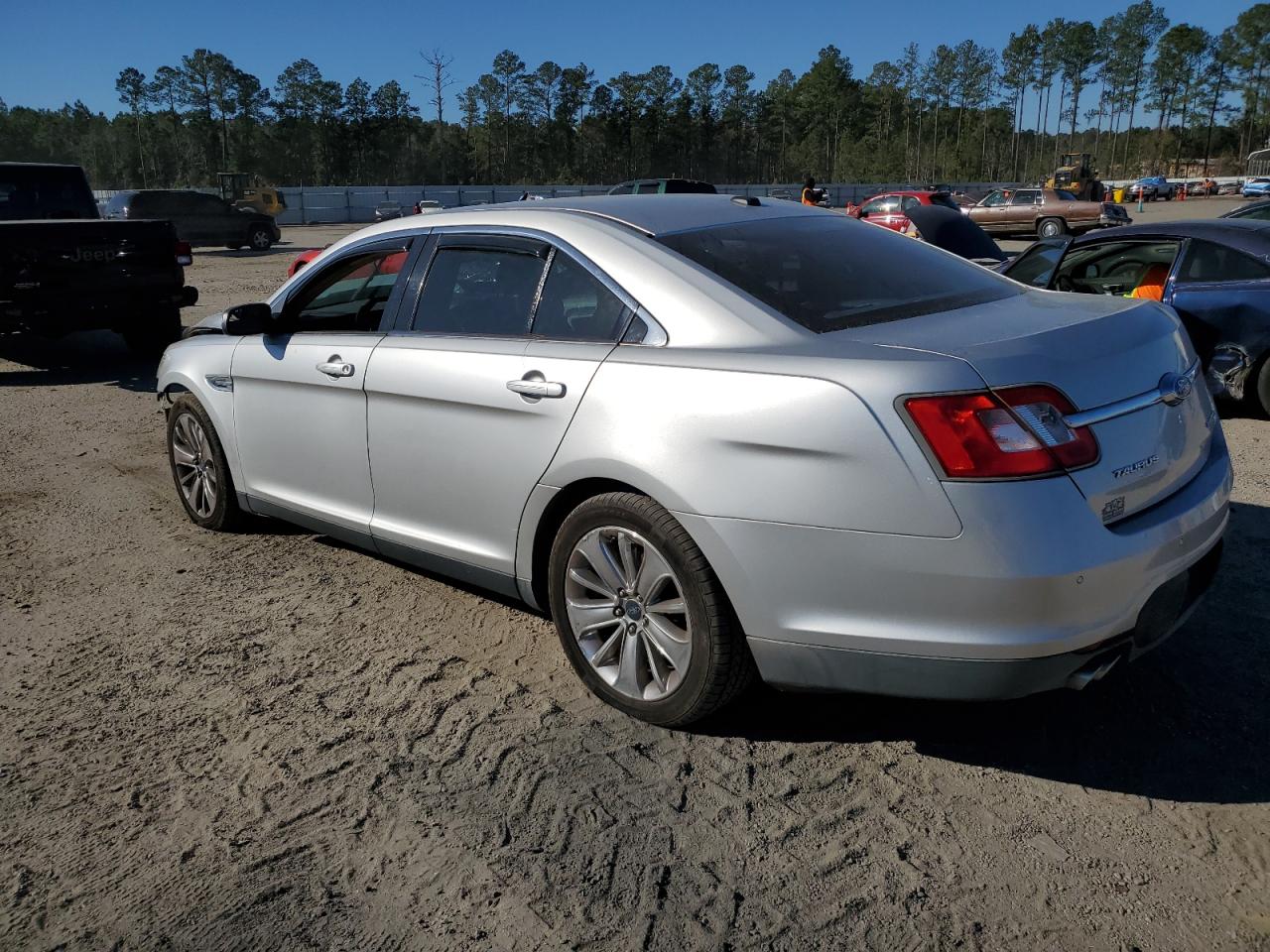 2012 Ford Taurus - Image 2