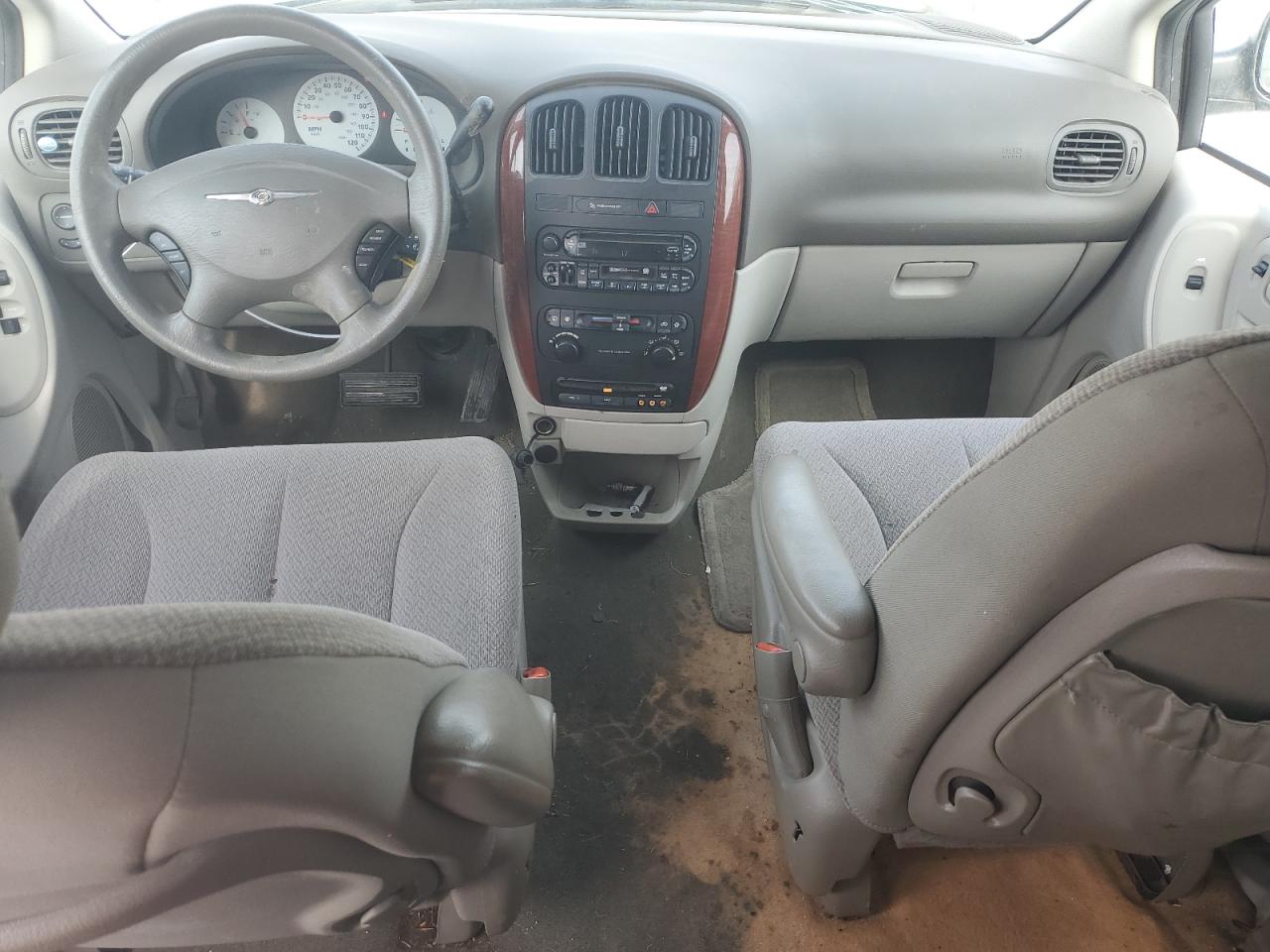 2006 Chrysler Town & Country - Image 8