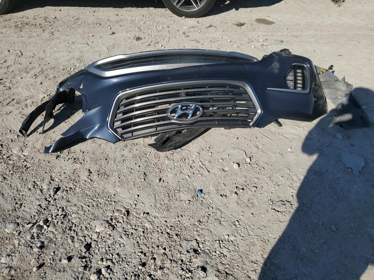 2018 Hyundai Santa Fe - Image 15