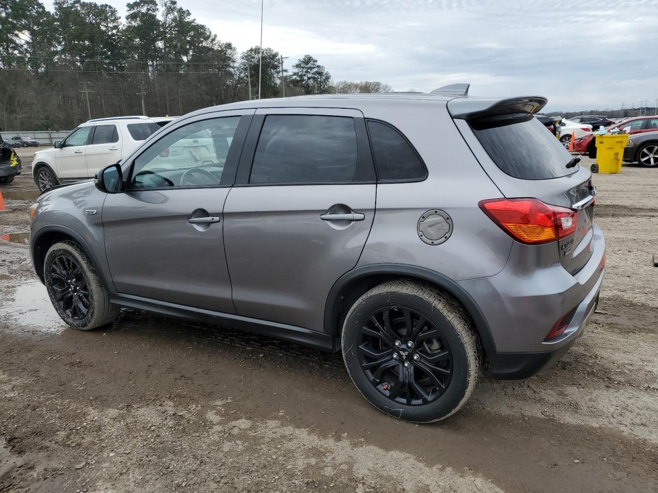 2018 Mitsubishi Outlander - Image 2