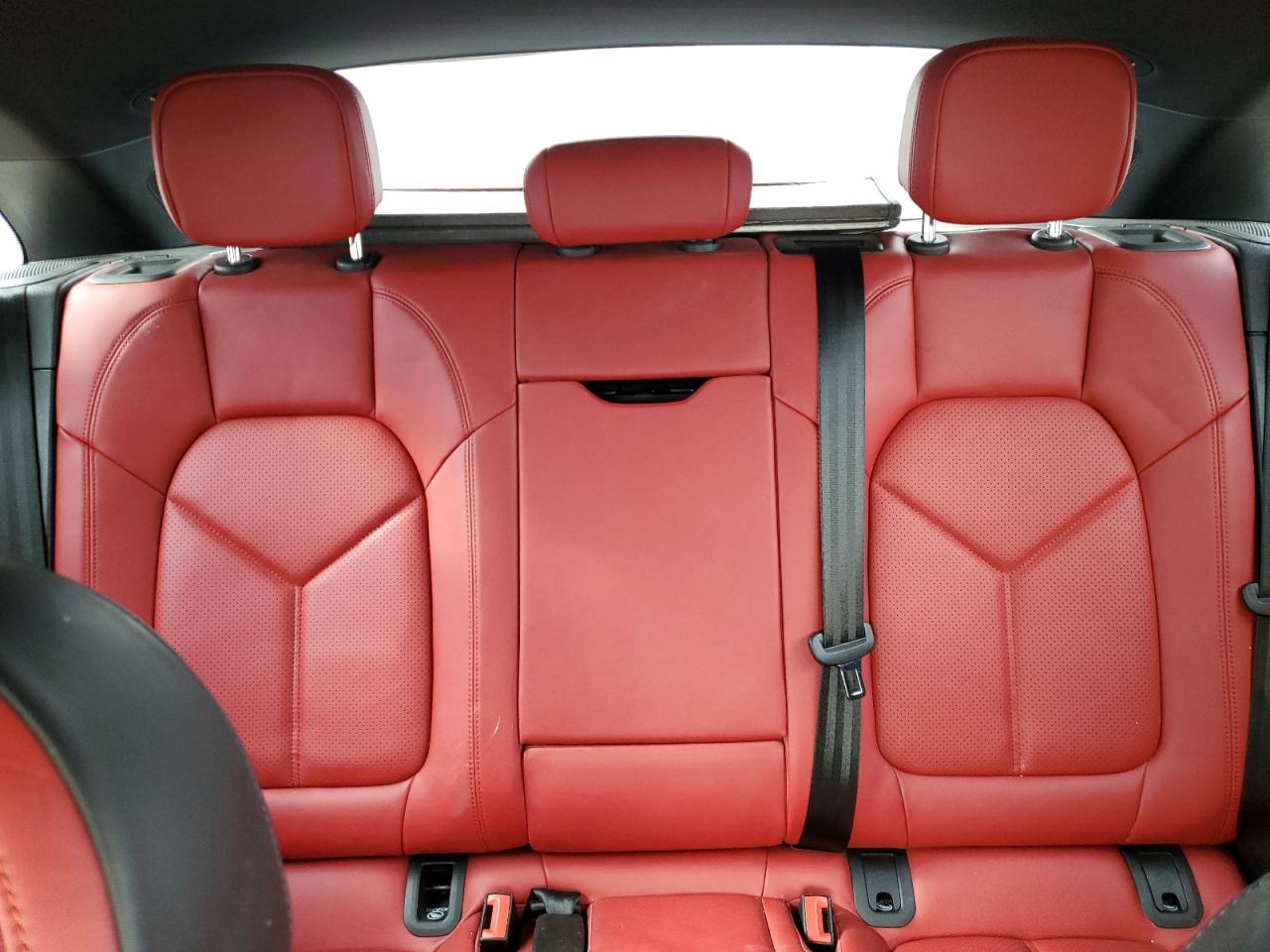 2018 Porsche Macan - Image 10