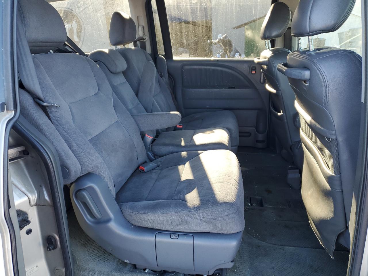 2005 Honda Odyssey - Image 11