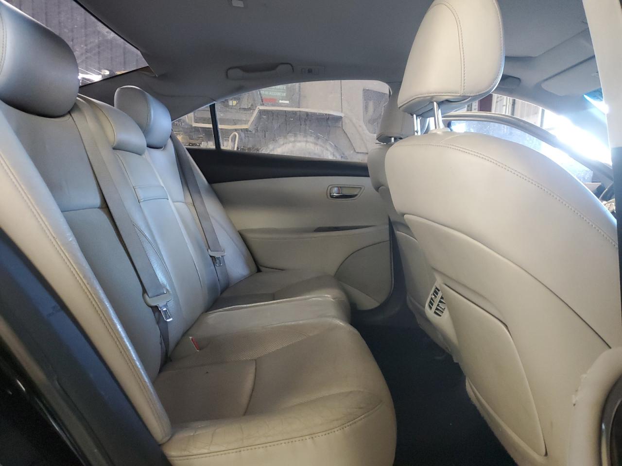 2011 Lexus ES - Image 10