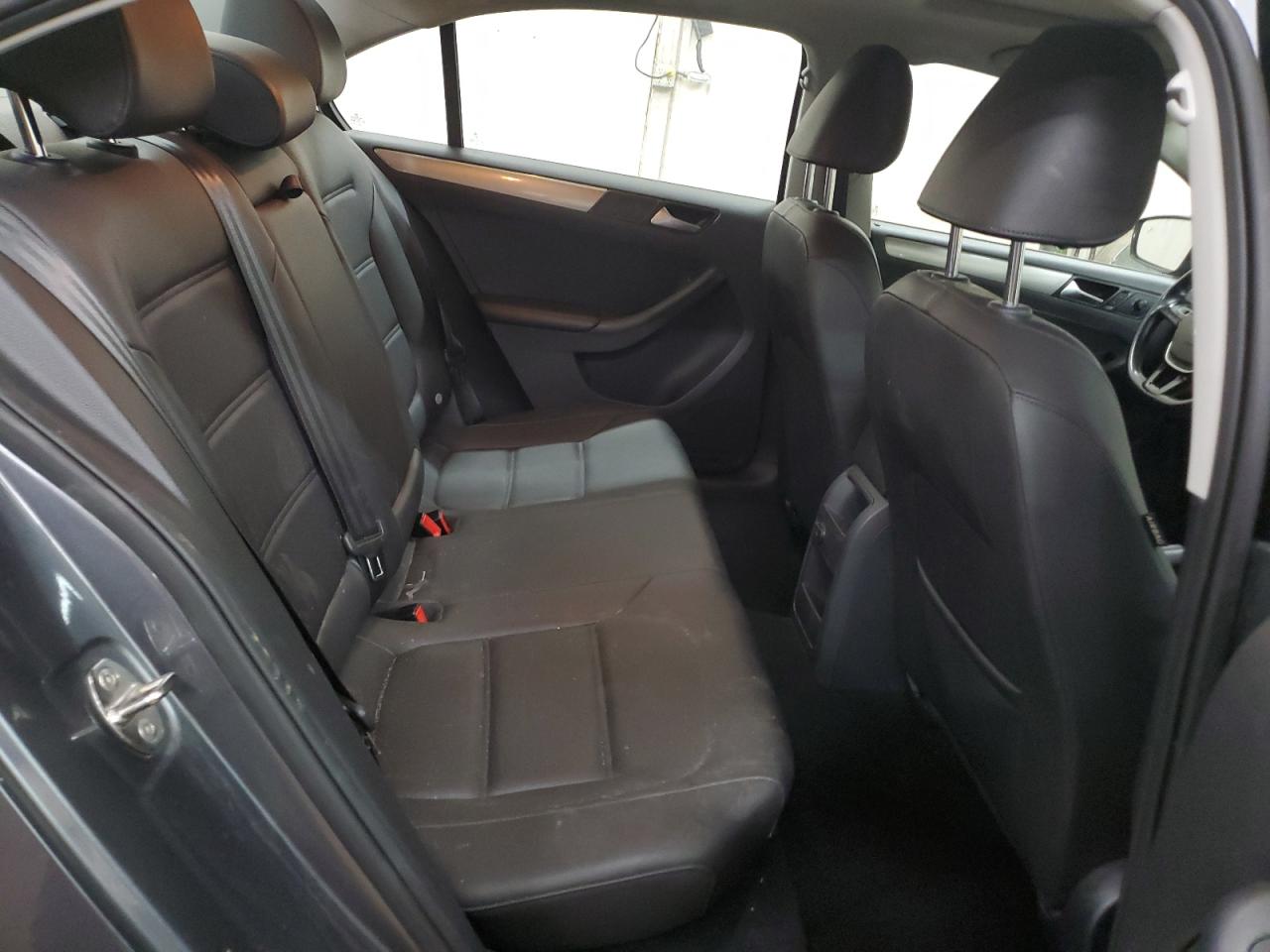 2017 Volkswagen Jetta - Image 11
