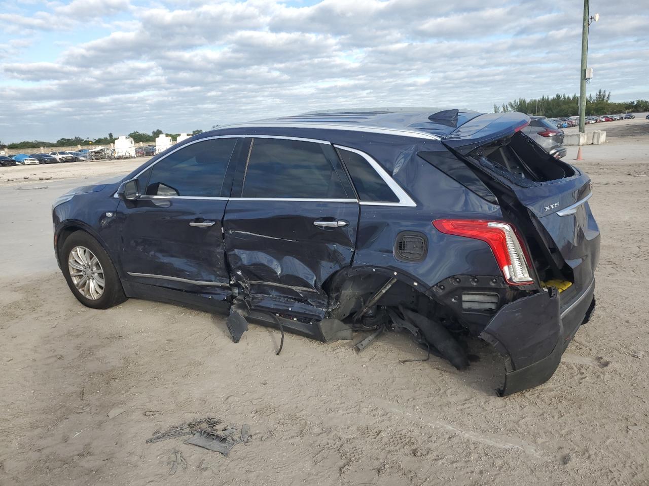 2019 Cadillac XT5 - Image 2