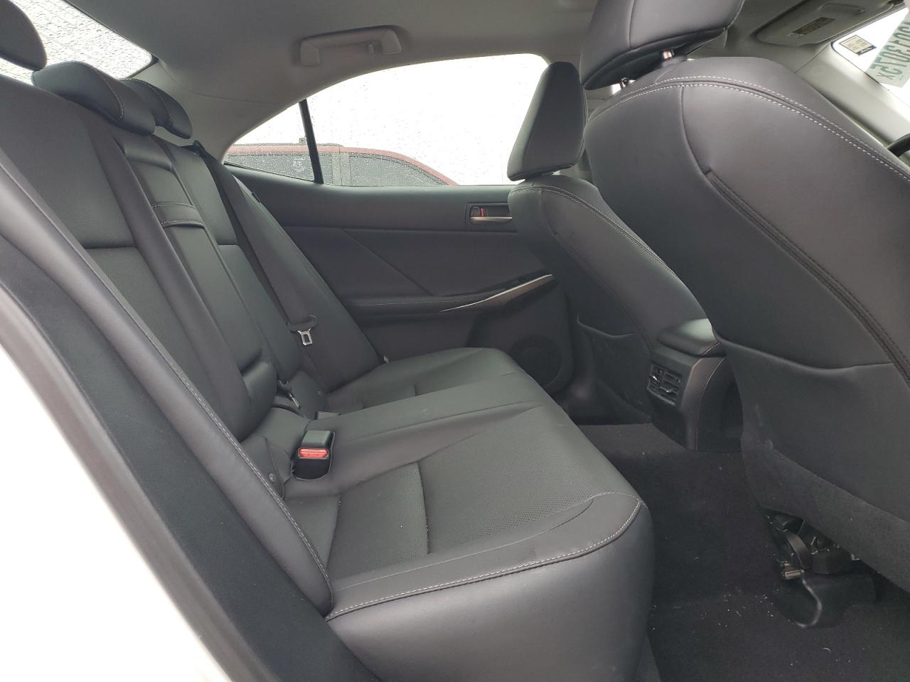 2018 Lexus IS - Image 10