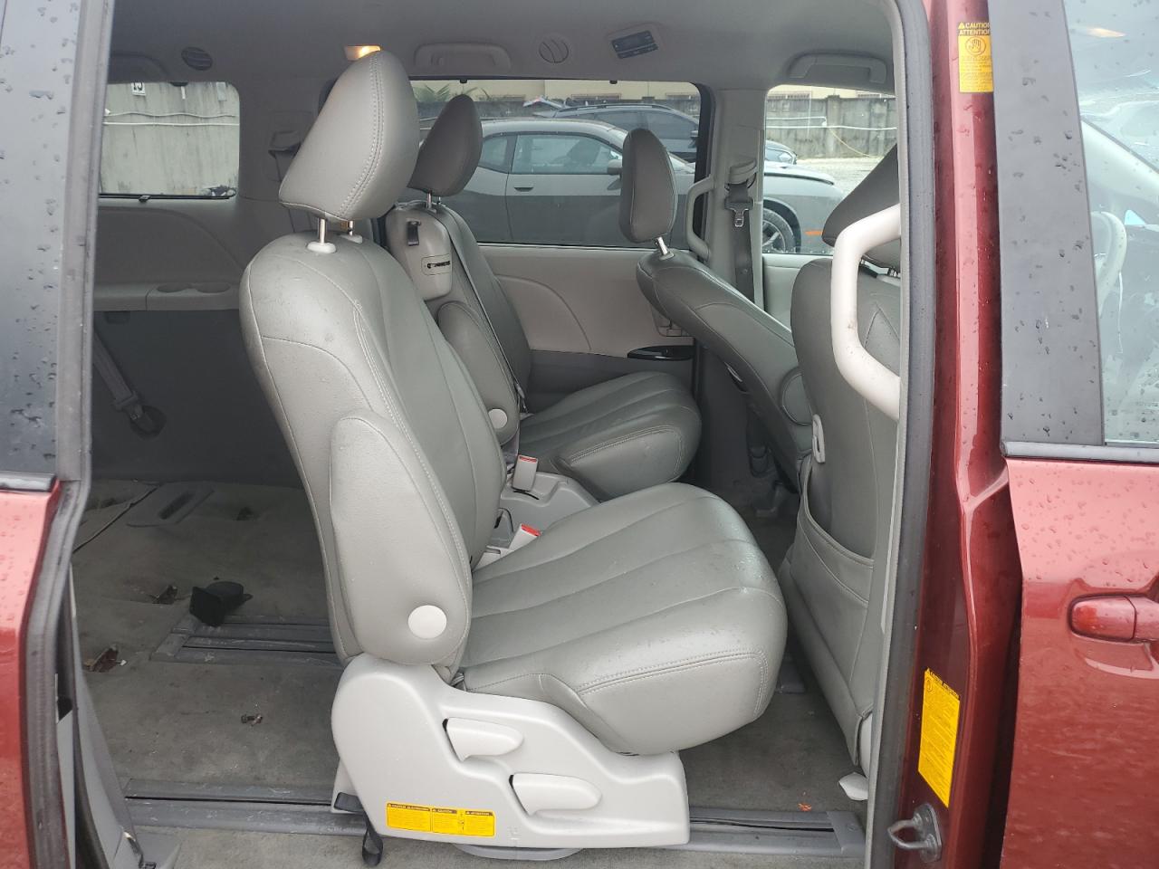 2013 Toyota Sienna - Image 11