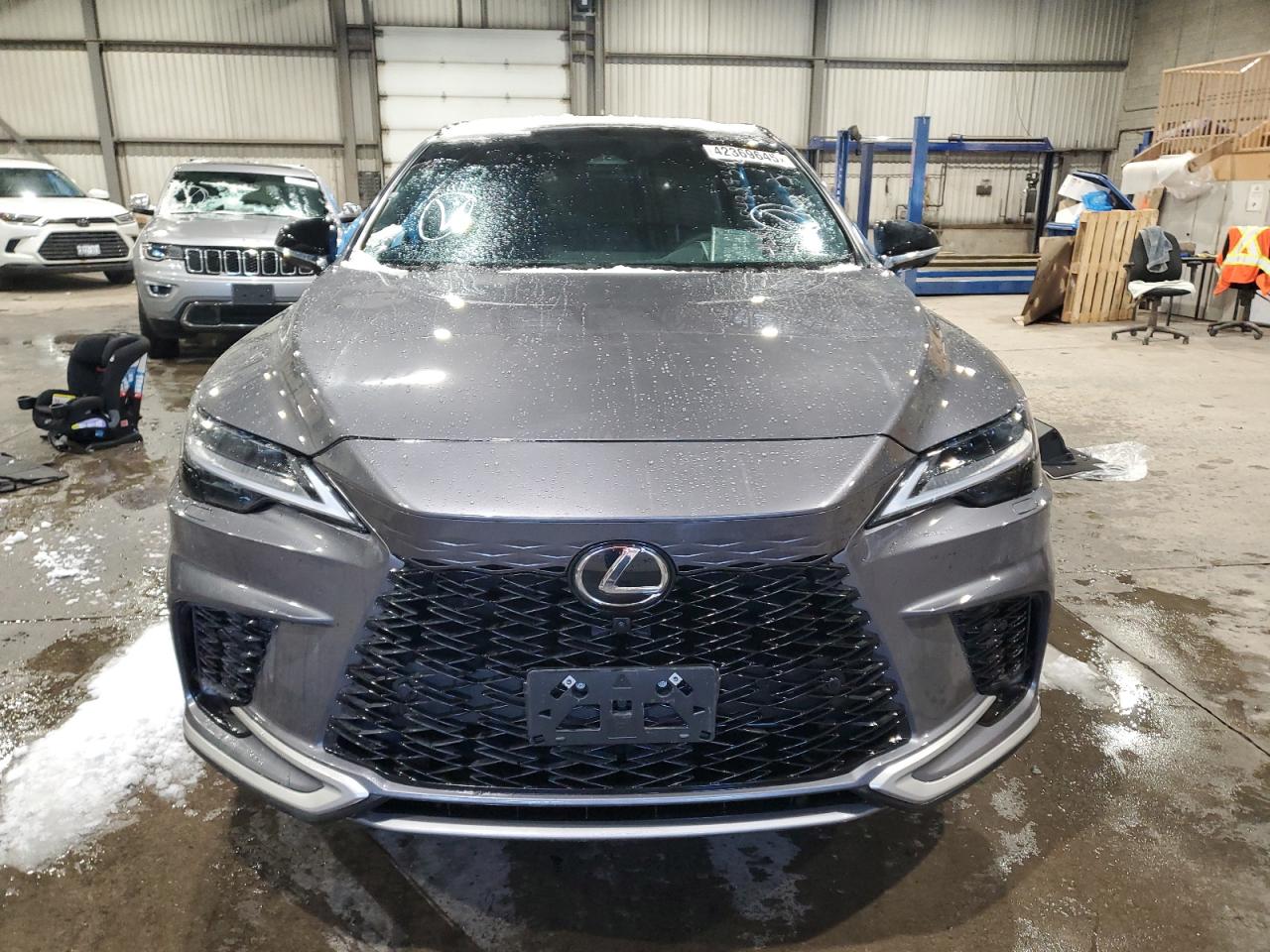 2023 Lexus RX - Image 5