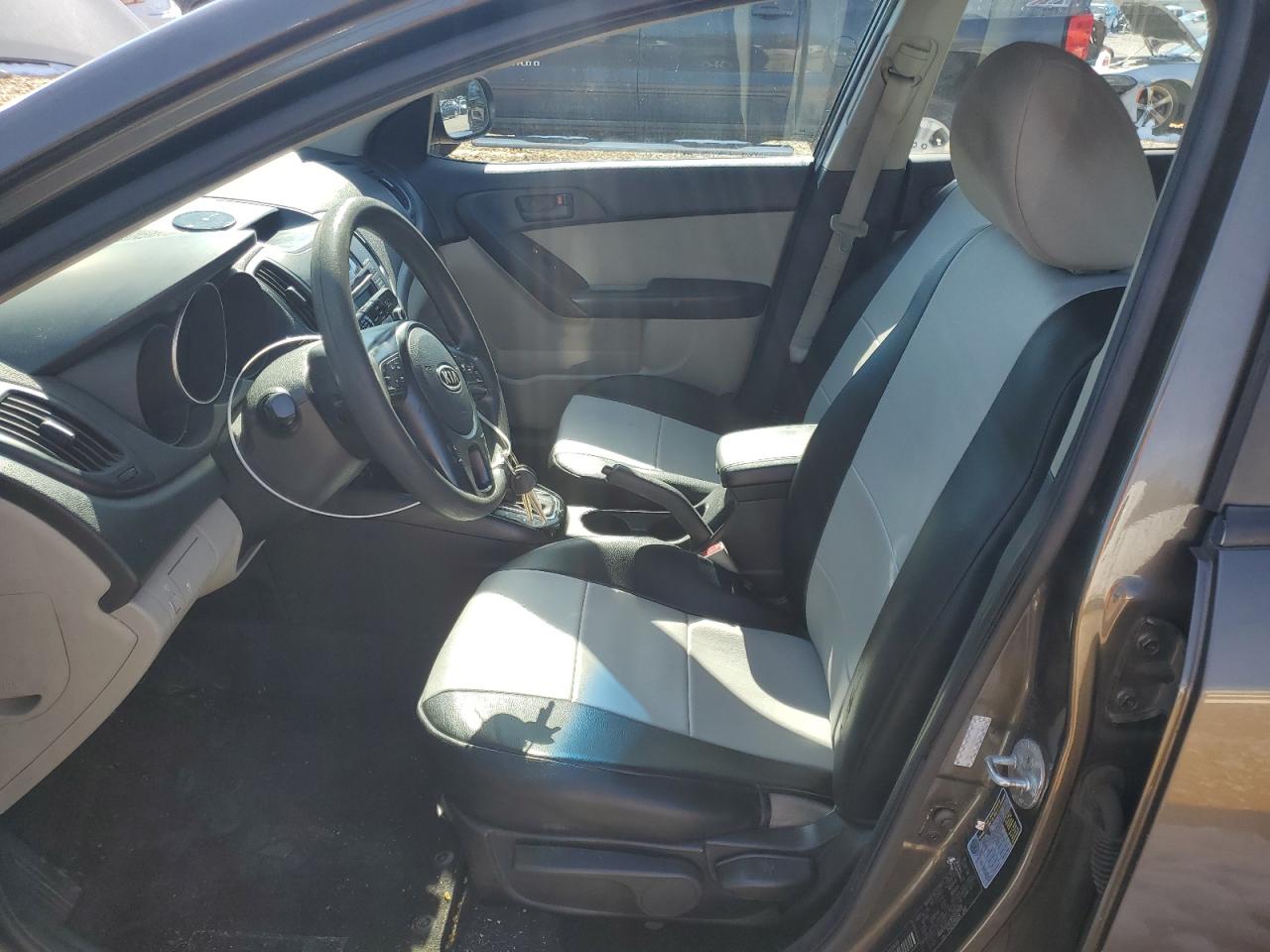 2011 Kia Forte - Image 7