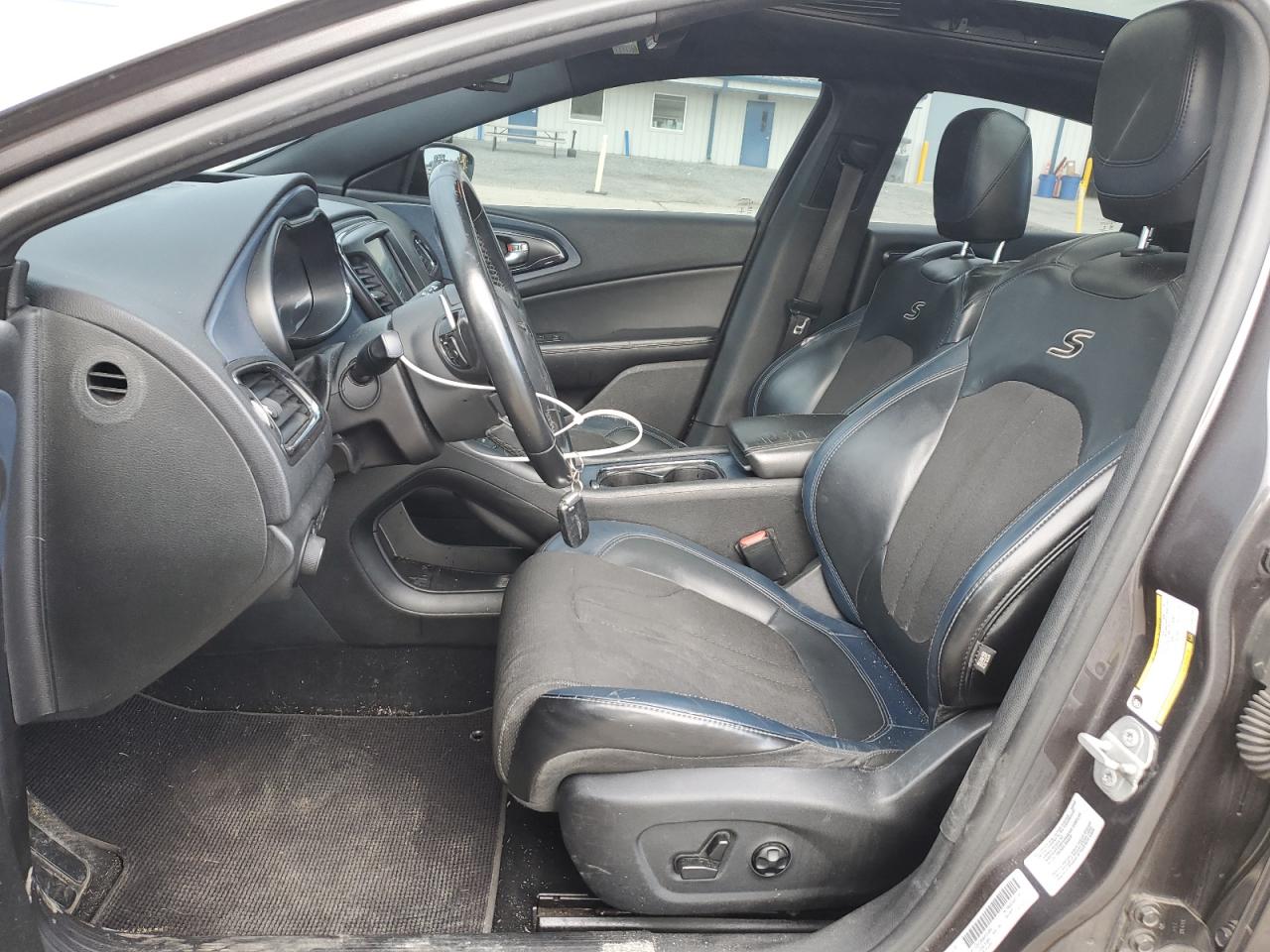 2016 Chrysler 200 - Image 7