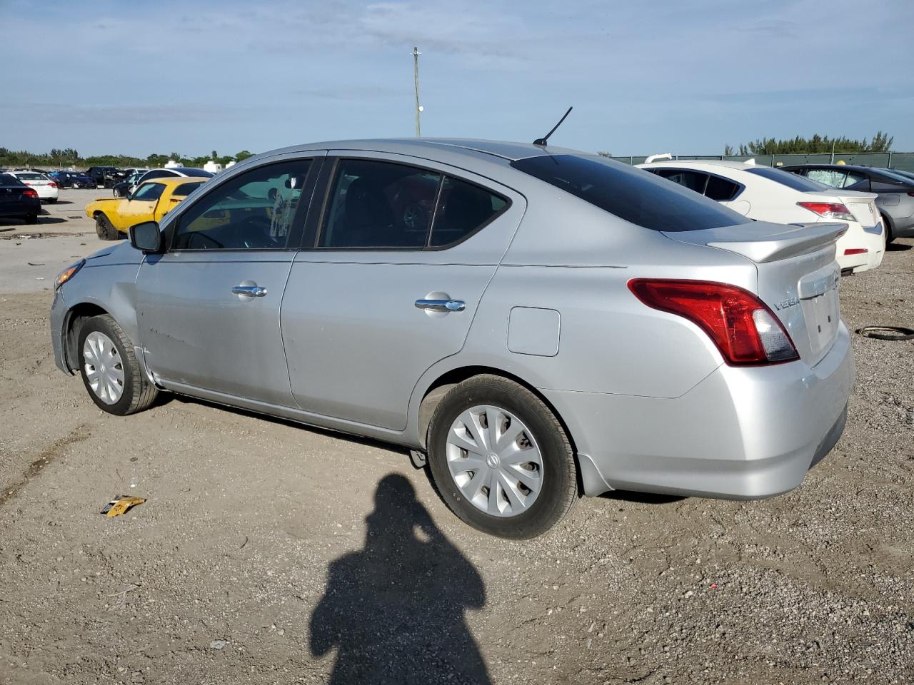 VIN 3N1CN7AP6KL841512 2019 NISSAN VERSA no.2