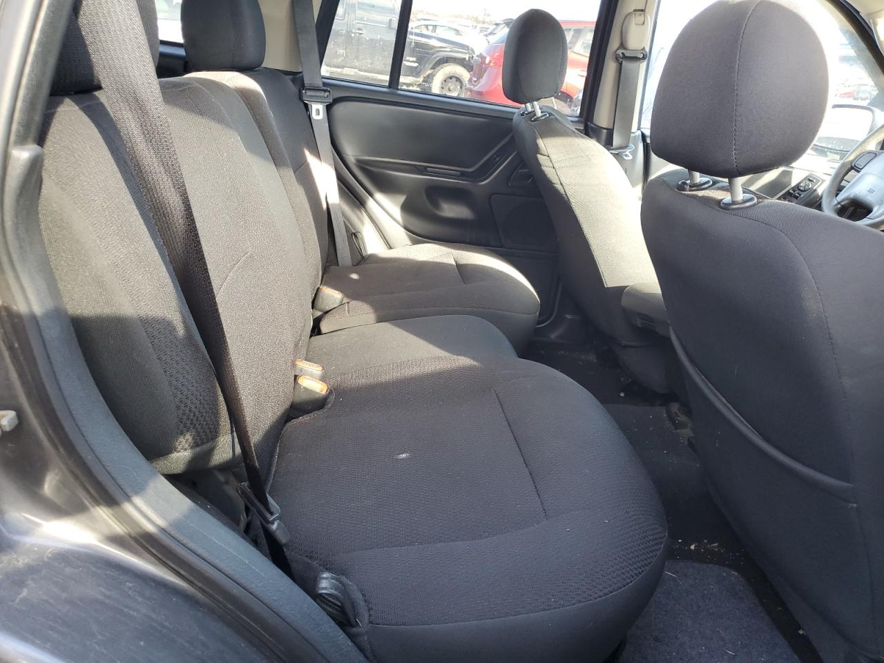 2004 Jeep Grand Cherokee - Image 11