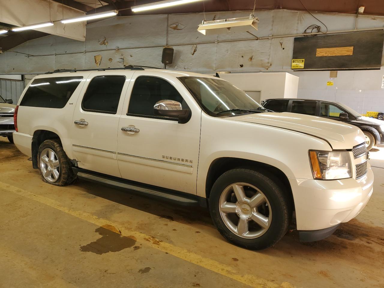 2014 Chevrolet Suburban - Image 4