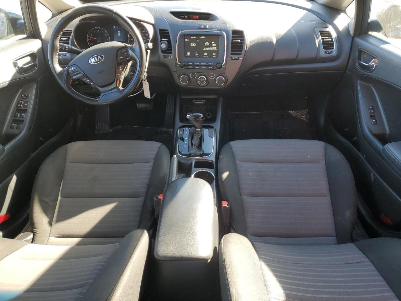 2017 Kia Forte - Image 8