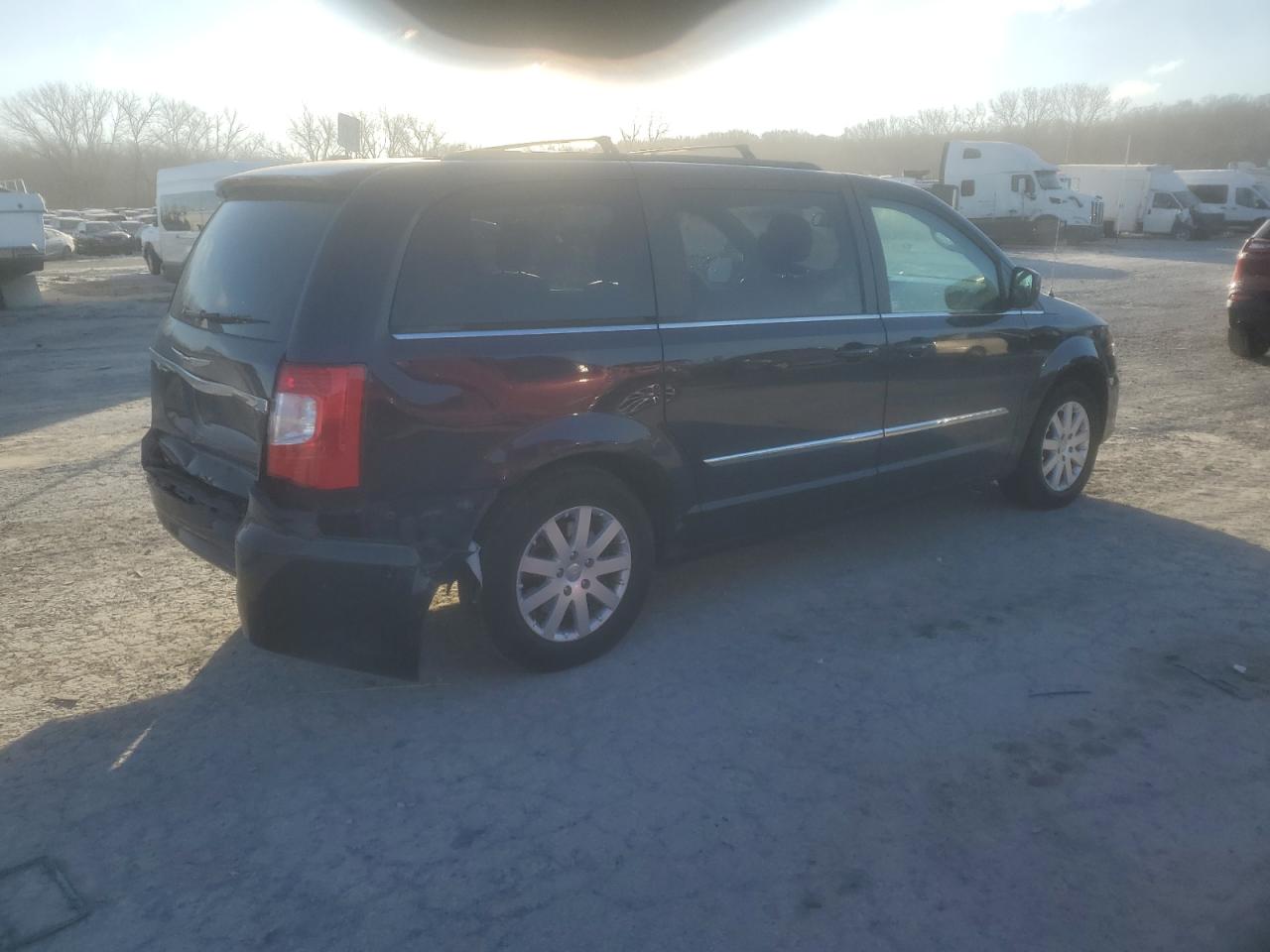 2014 Chrysler Town & Country - Image 3